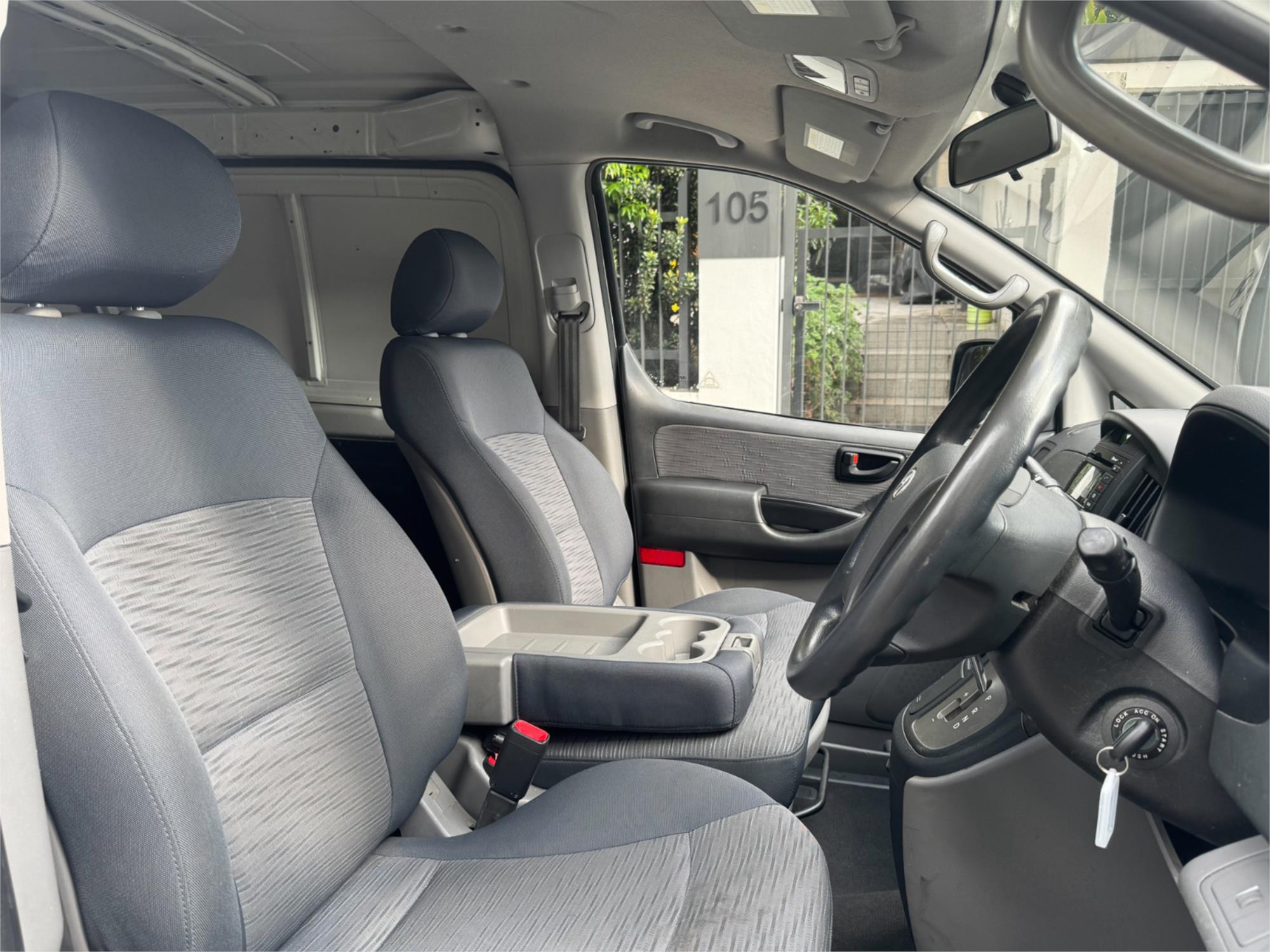 2011 HYUNDAI ILOAD TQ MY11 5 SP AUTOMATIC 4D VAN