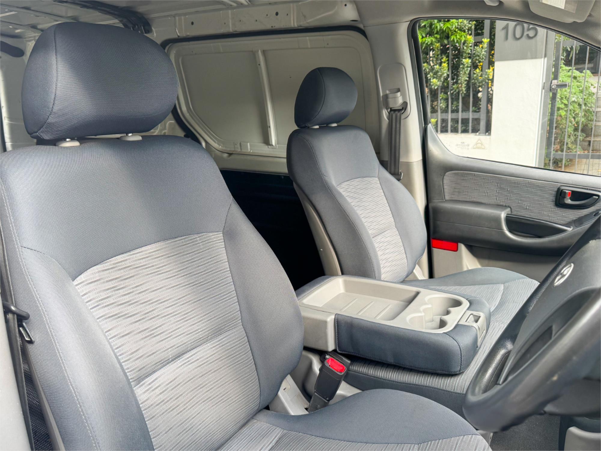2011 HYUNDAI ILOAD TQ MY11 5 SP AUTOMATIC 4D VAN