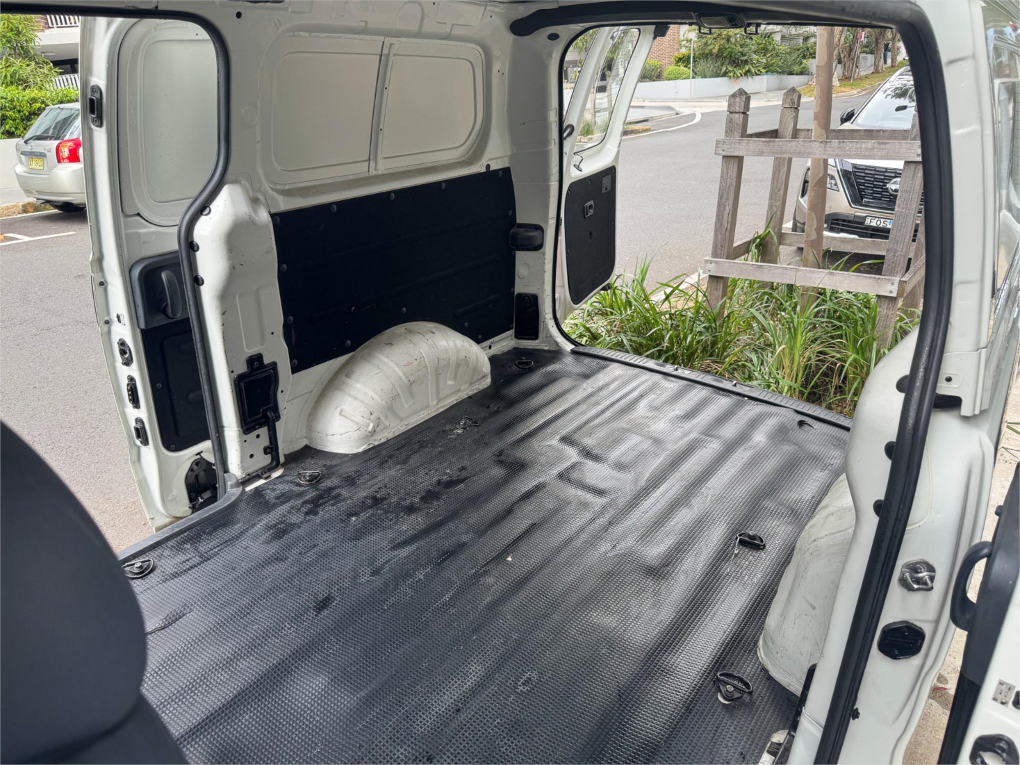 2011 HYUNDAI ILOAD TQ MY11 5 SP AUTOMATIC 4D VAN