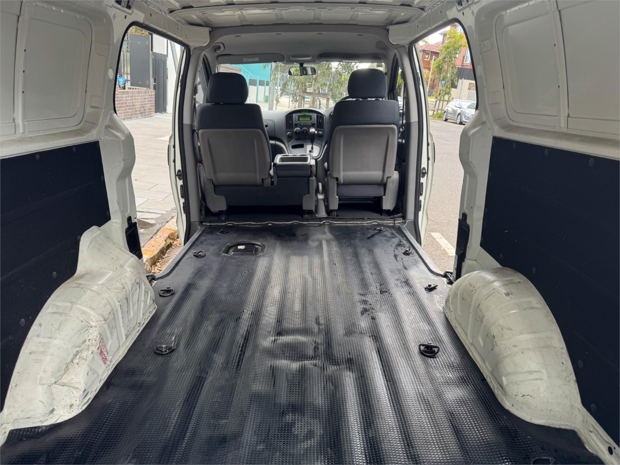 2011 HYUNDAI ILOAD TQ MY11 5 SP AUTOMATIC 4D VAN