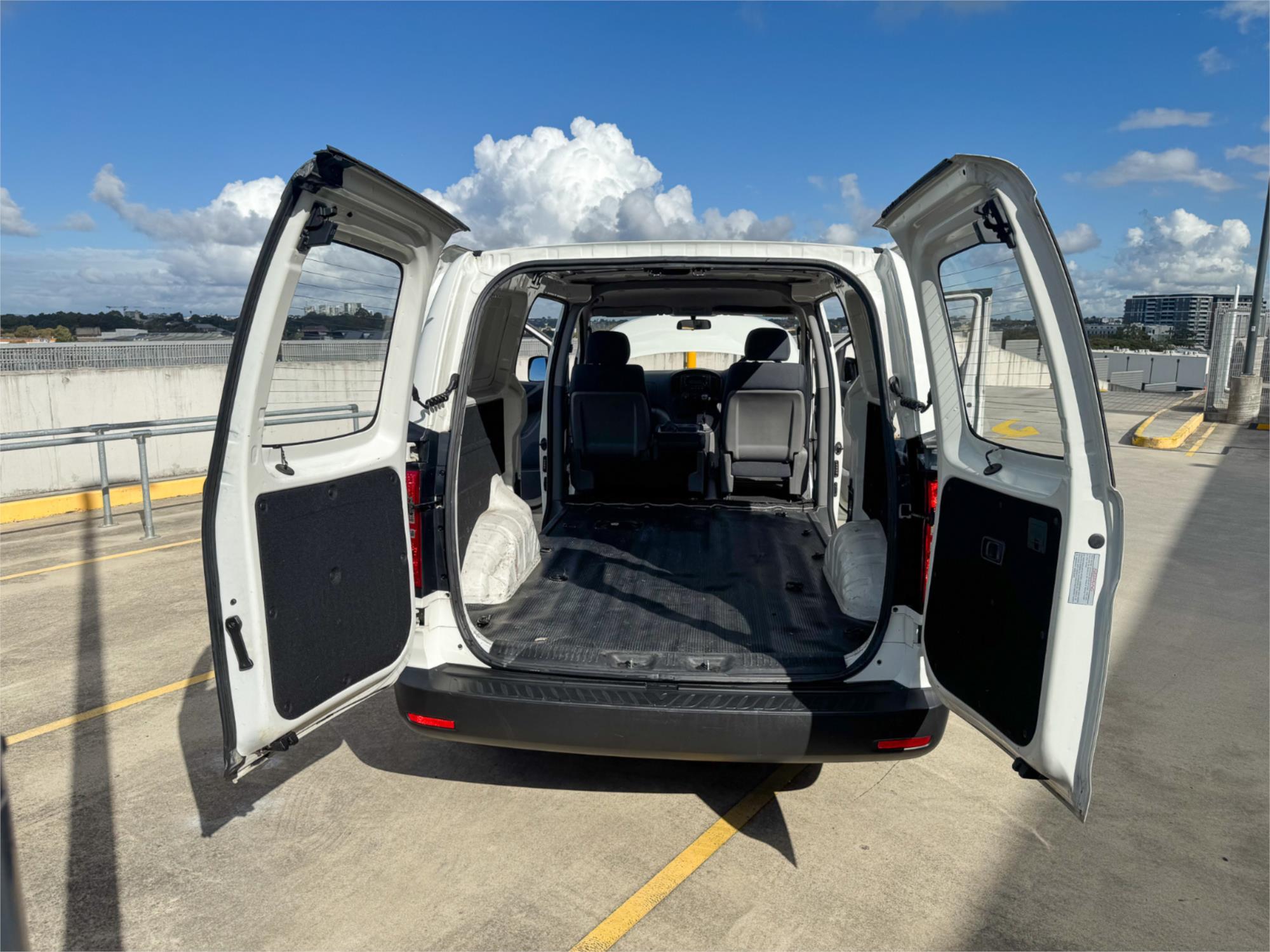 2011 HYUNDAI ILOAD TQ MY11 5 SP AUTOMATIC 4D VAN