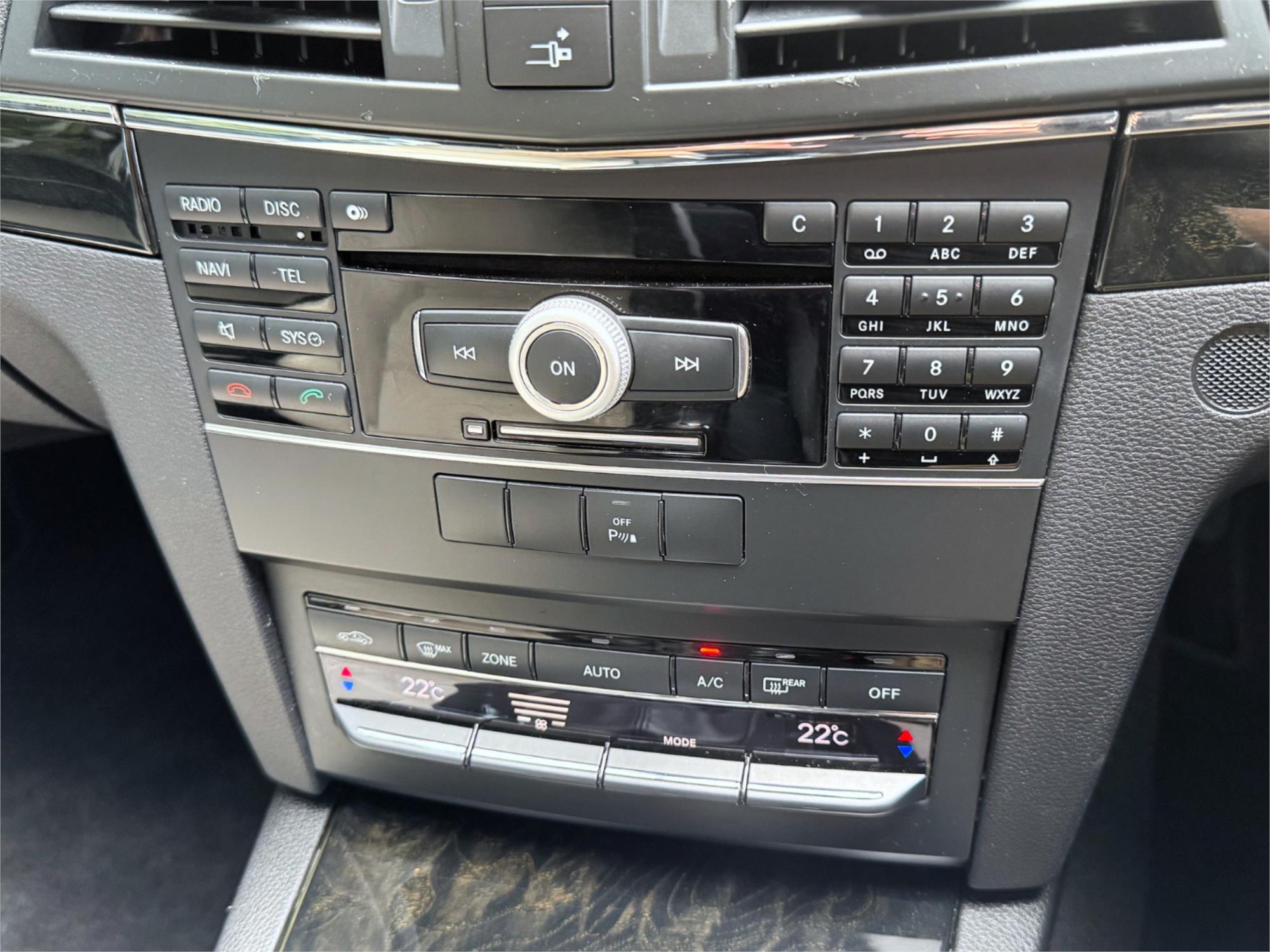 2010 MERCEDES-BENZ E350 207 AVANTGARDE 7 SP AUTOMATIC G-TRONIC SEDAN