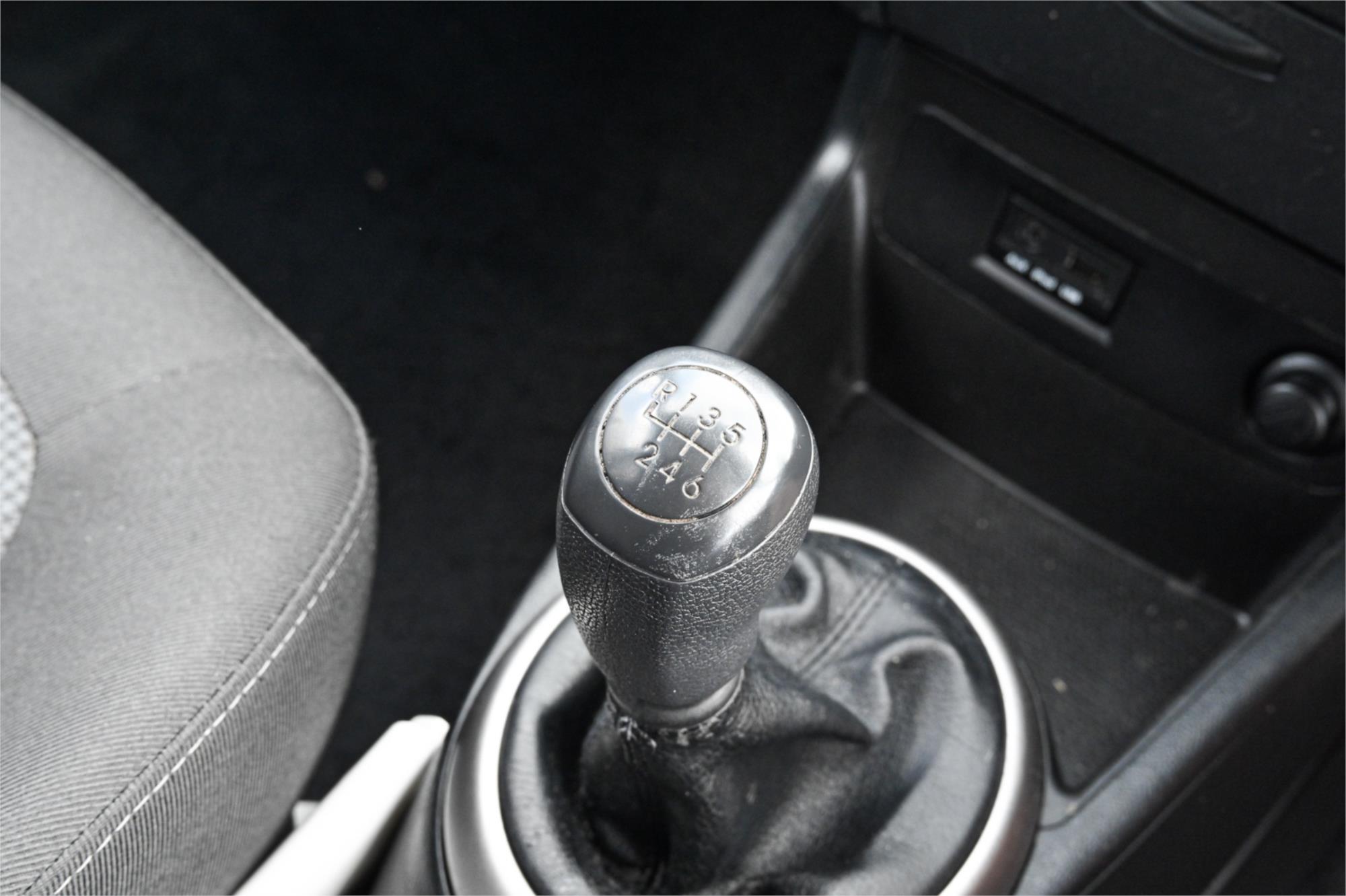 2014 HYUNDAI i20 PB MY14 ACTIVE 6 SP MANUAL 5D HATCHBACK
