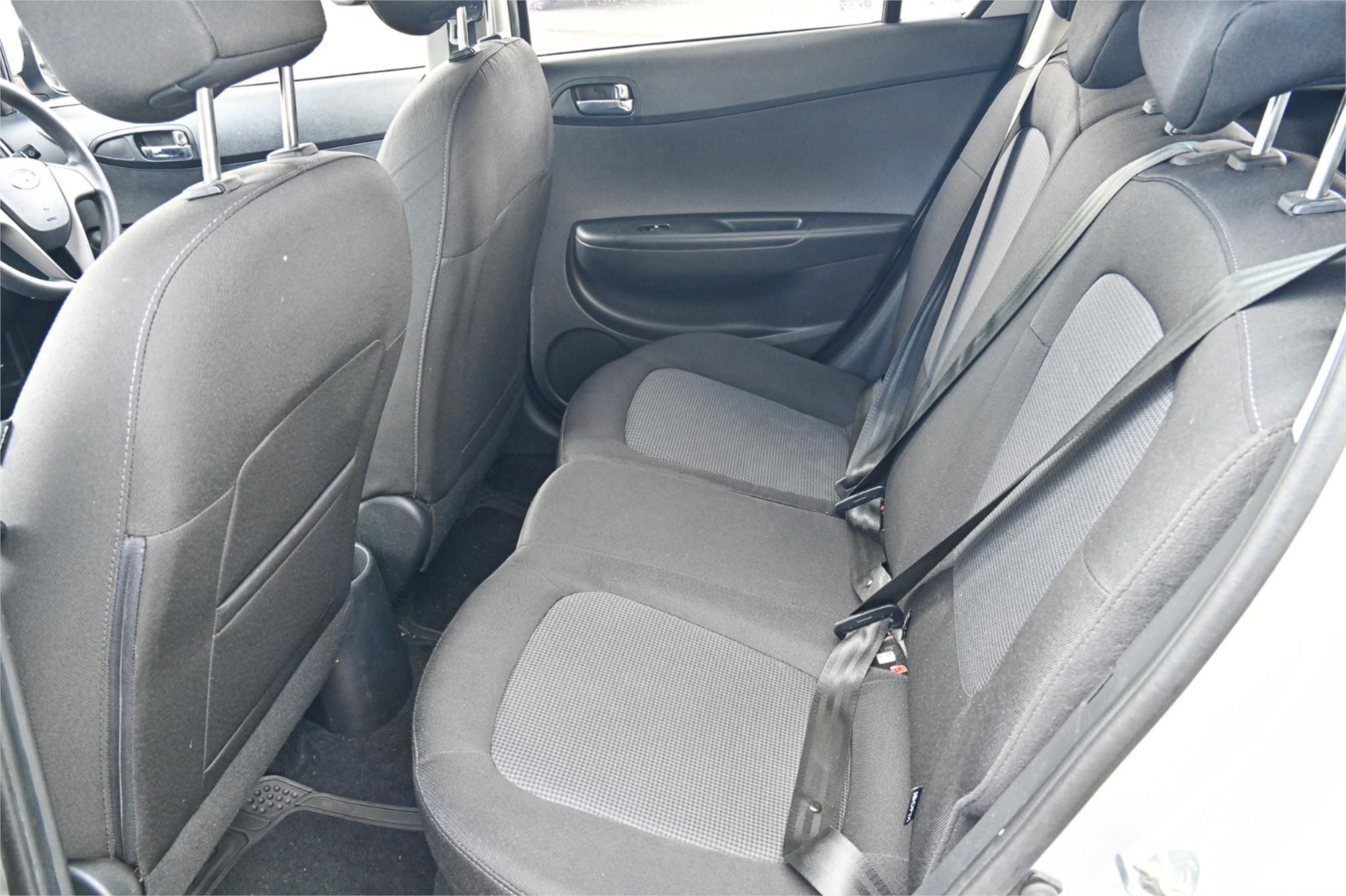 2014 HYUNDAI i20 PB MY14 ACTIVE 6 SP MANUAL 5D HATCHBACK