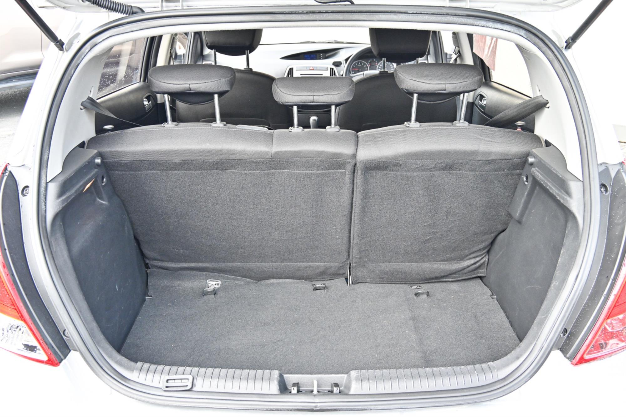 2014 HYUNDAI i20 PB MY14 ACTIVE 6 SP MANUAL 5D HATCHBACK