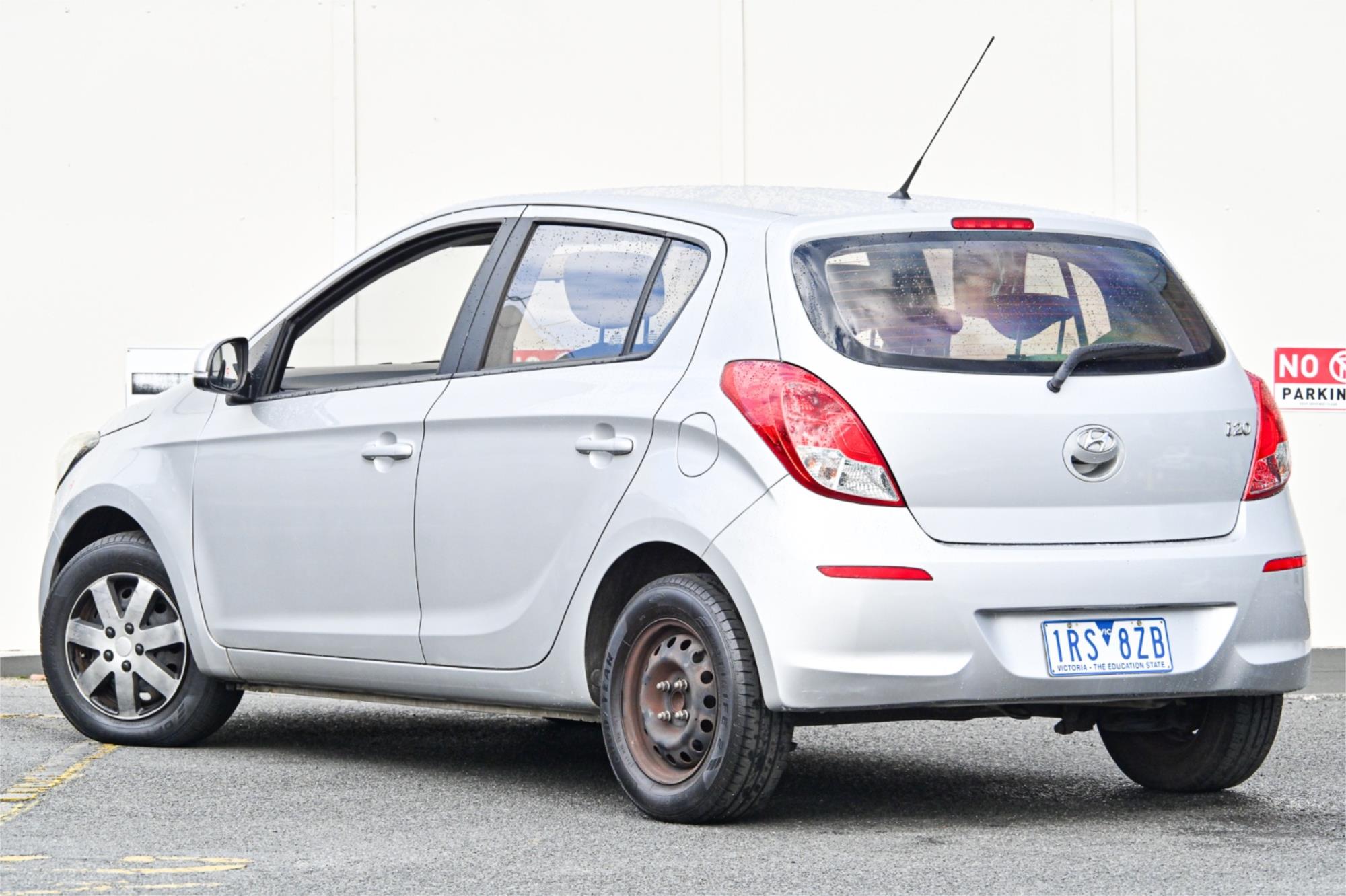 2014 HYUNDAI i20 PB MY14 ACTIVE 6 SP MANUAL 5D HATCHBACK
