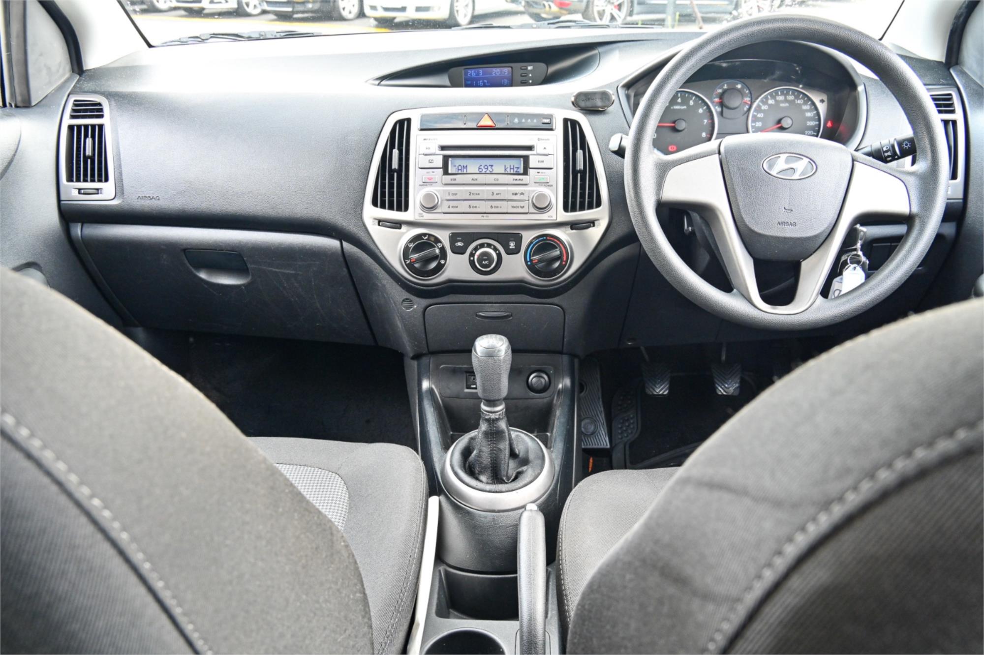 2014 HYUNDAI i20 PB MY14 ACTIVE 6 SP MANUAL 5D HATCHBACK