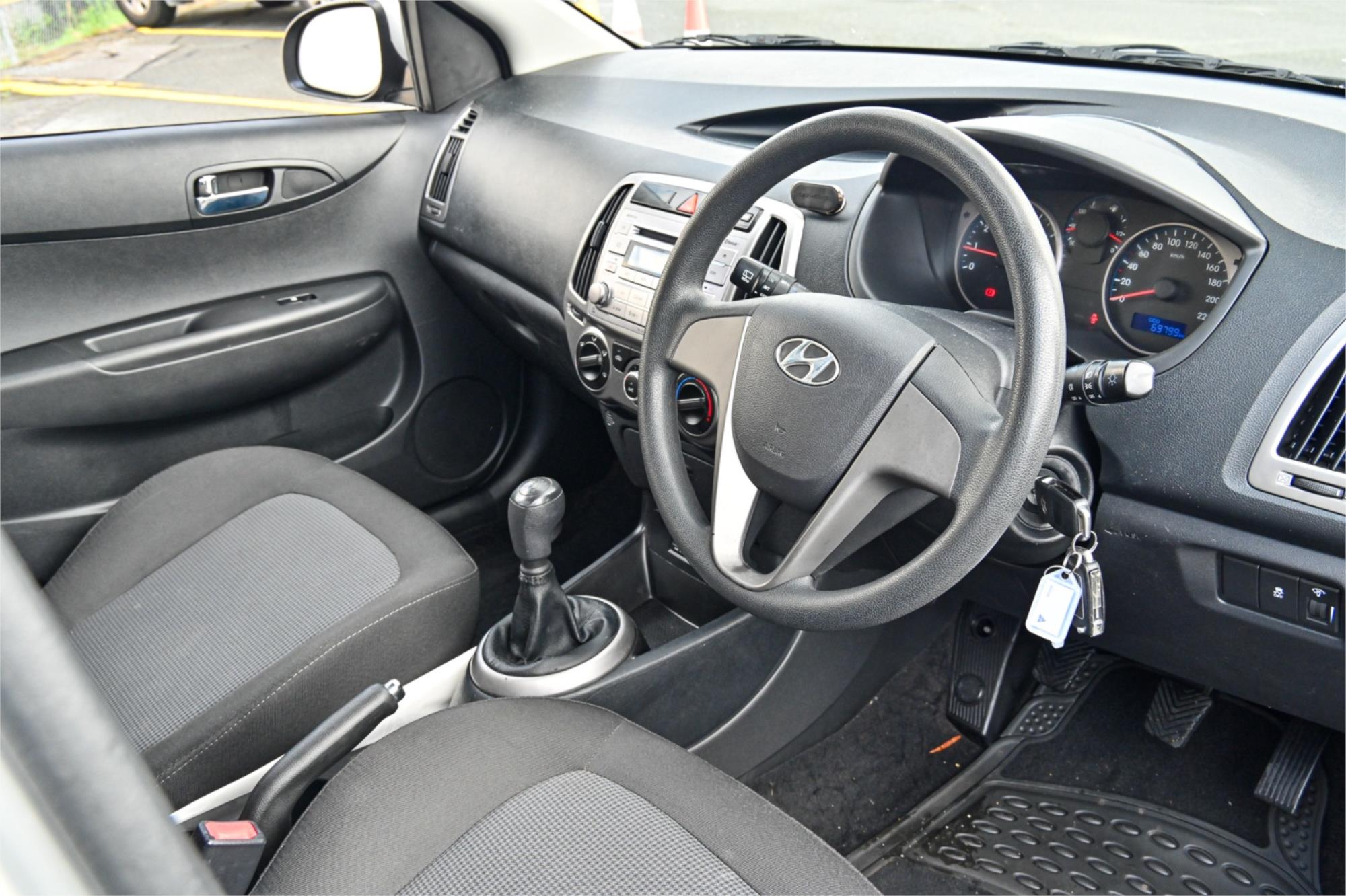 2014 HYUNDAI i20 PB MY14 ACTIVE 6 SP MANUAL 5D HATCHBACK