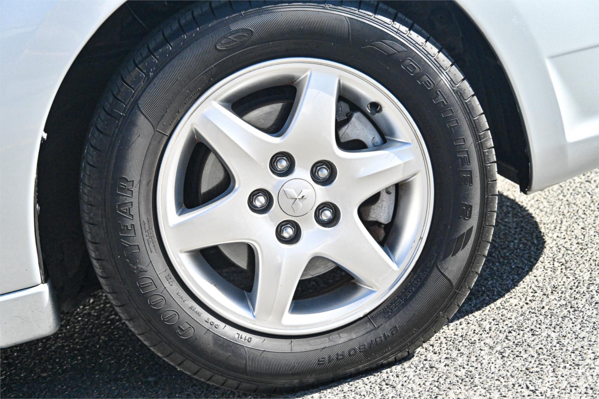2005 MITSUBISHI 380 DB 5 SP AUTO SPORTS MODE 4D SEDAN