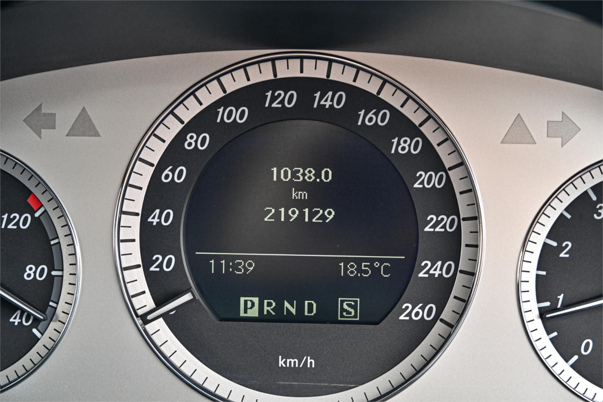 2009 MERCEDES-BENZ C200 W204 KOMPRESSOR AVANTGARDE SE 5 SP AUTOMATIC TIPSHIFT 4D SEDAN