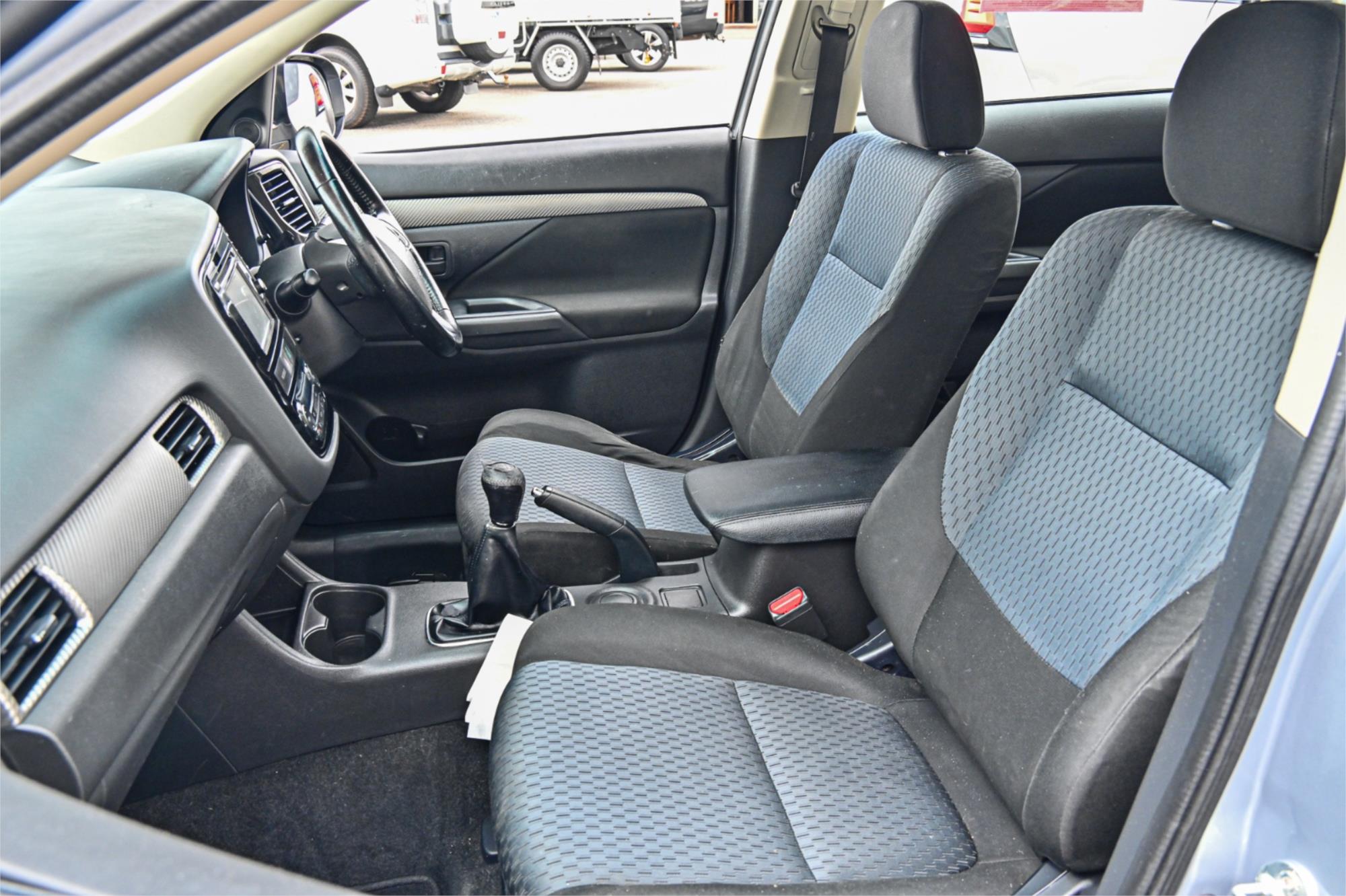 2014 MITSUBISHI OUTLANDER ZJ MY14 ES (4x2) 5 SP MANUAL 4D WAGON