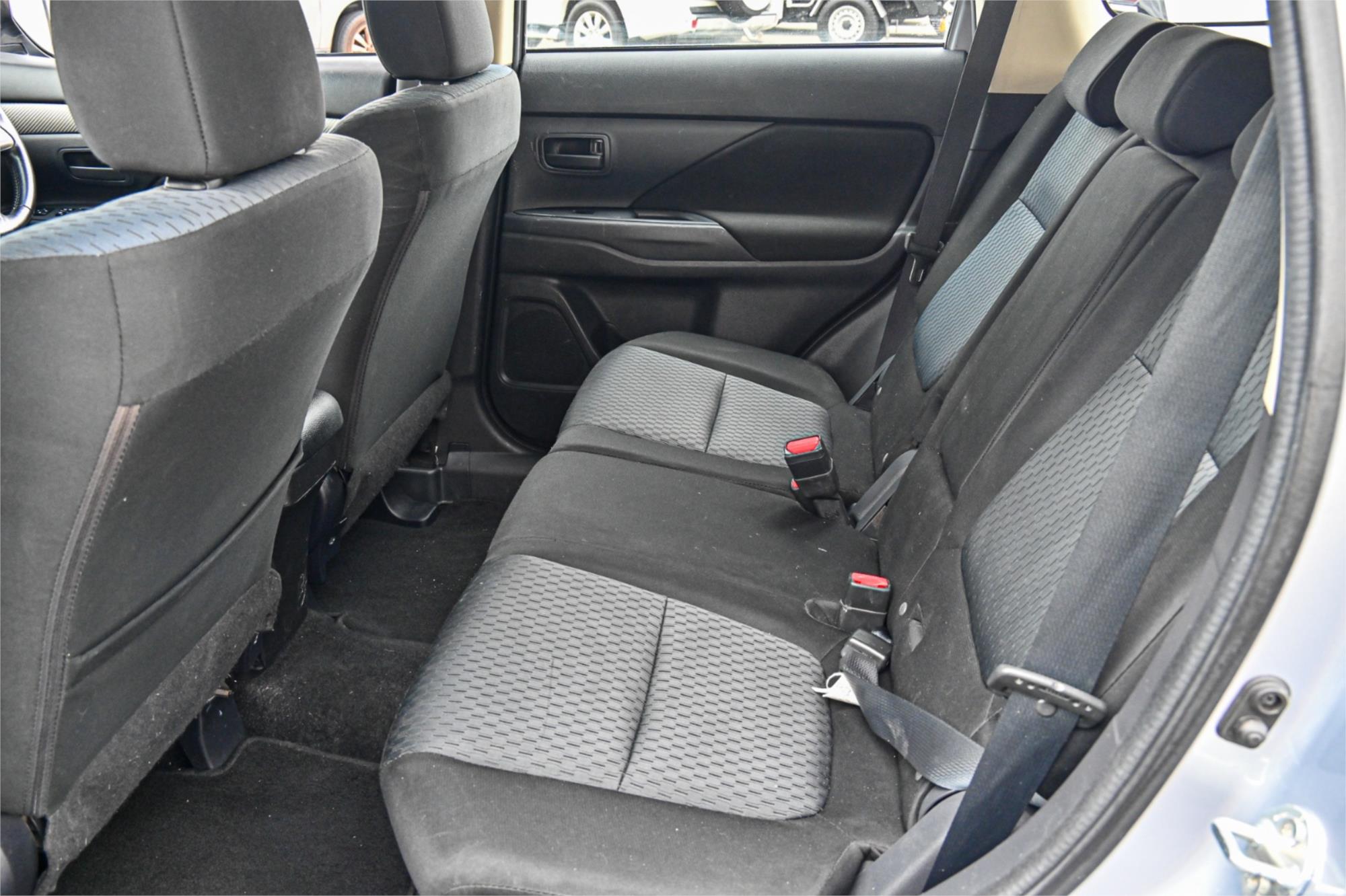 2014 MITSUBISHI OUTLANDER ZJ MY14 ES (4x2) 5 SP MANUAL 4D WAGON