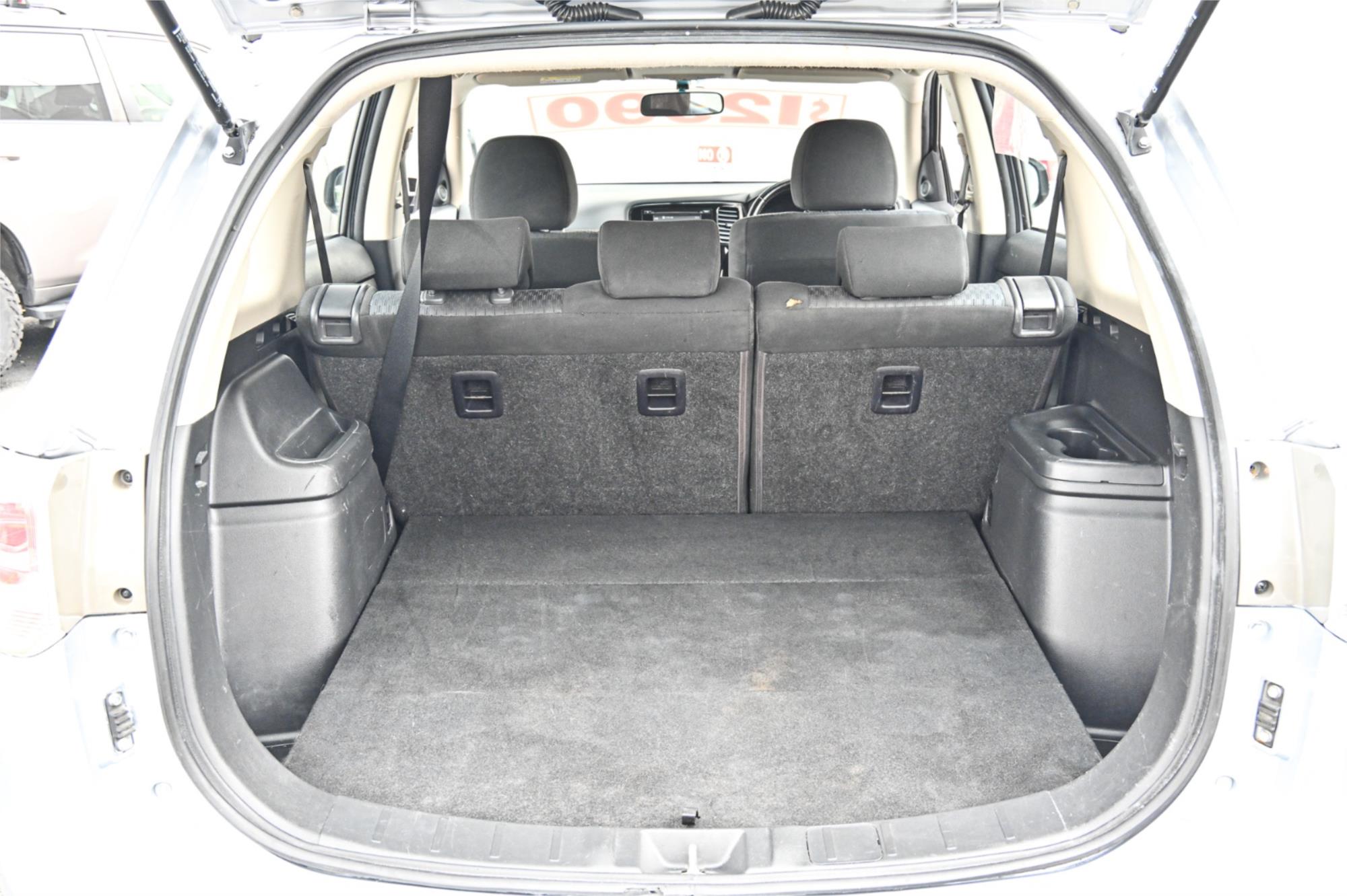 2014 MITSUBISHI OUTLANDER ZJ MY14 ES (4x2) 5 SP MANUAL 4D WAGON