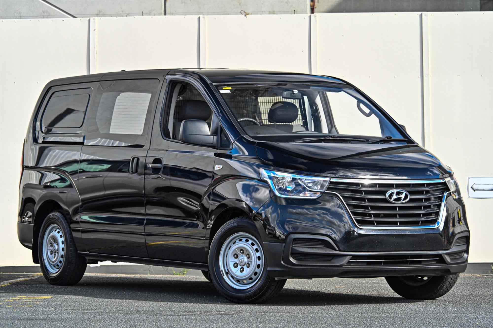 2018 HYUNDAI iLOAD TQ4 MY19 3S TWIN SWING 5 SP AUTOMATIC 4D VAN
