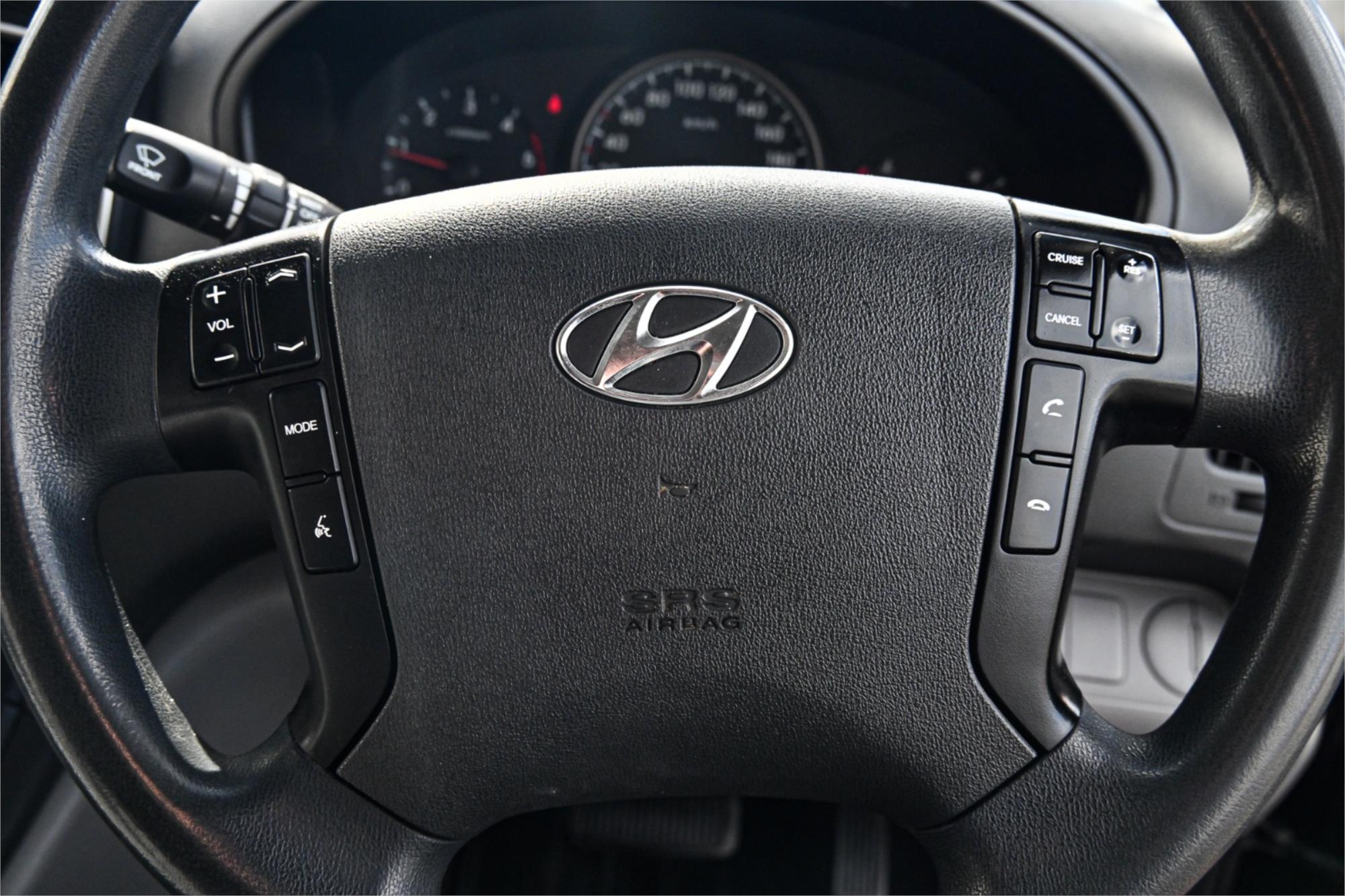 2018 HYUNDAI iLOAD TQ4 MY19 3S TWIN SWING 5 SP AUTOMATIC 4D VAN