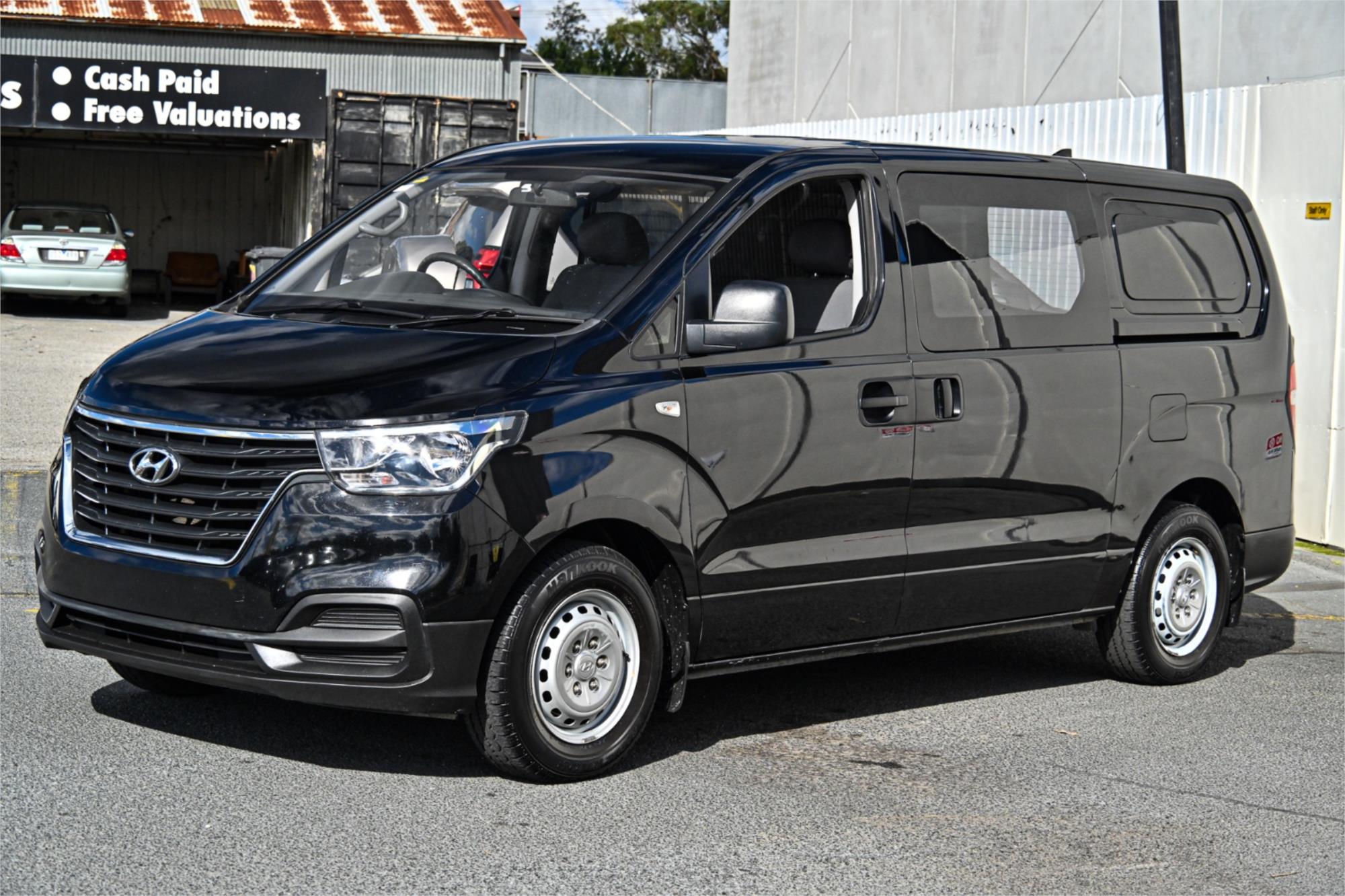 2018 HYUNDAI iLOAD TQ4 MY19 3S TWIN SWING 5 SP AUTOMATIC 4D VAN