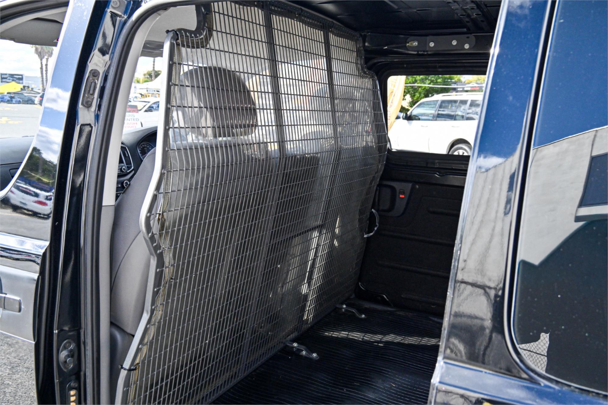 2018 HYUNDAI iLOAD TQ4 MY19 3S TWIN SWING 5 SP AUTOMATIC 4D VAN