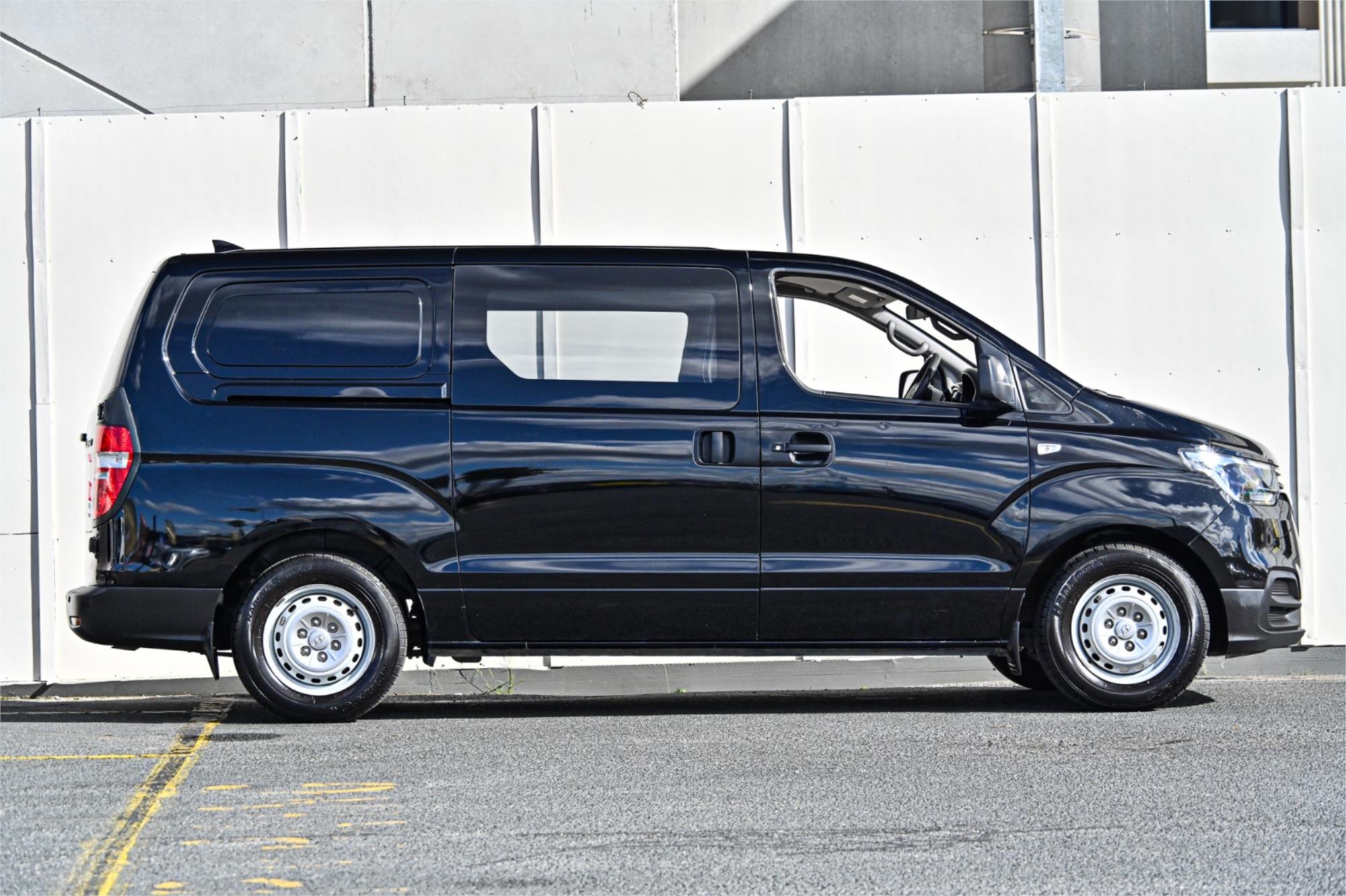 2018 HYUNDAI iLOAD TQ4 MY19 3S TWIN SWING 5 SP AUTOMATIC 4D VAN