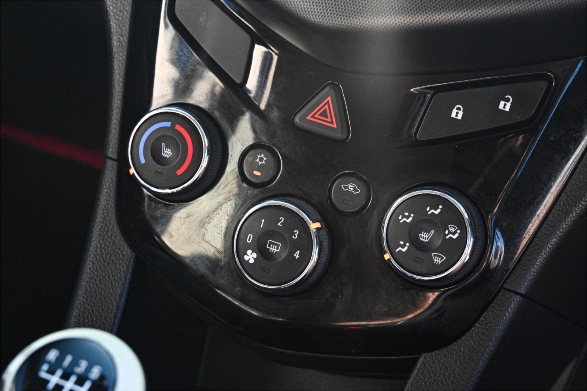 2014 HOLDEN BARINA TM MY14 RS 6 SP MANUAL 5D HATCHBACK
