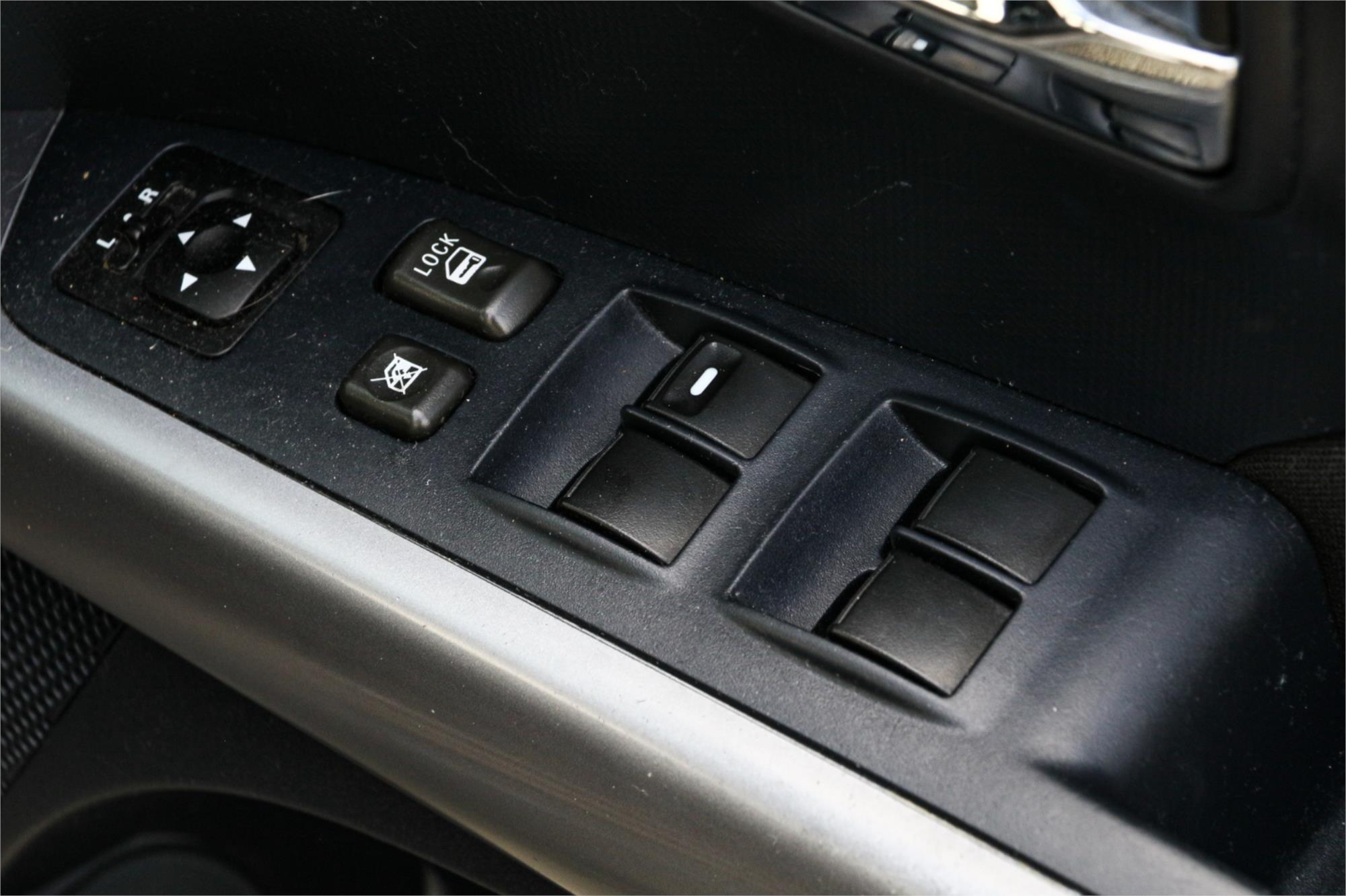 2011 MITSUBISHI OUTLANDER ZH MY11 LS (FWD) 5 SP MANUAL 4D WAGON