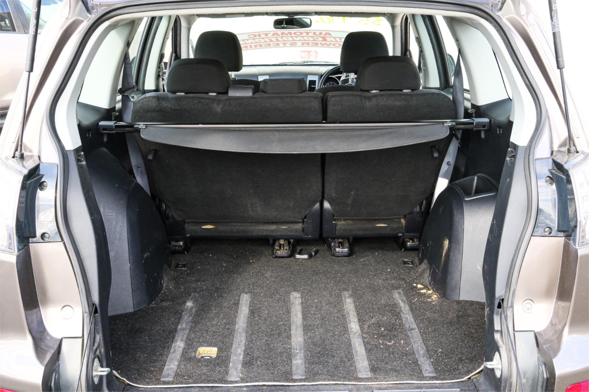 2011 MITSUBISHI OUTLANDER ZH MY11 LS (FWD) 5 SP MANUAL 4D WAGON