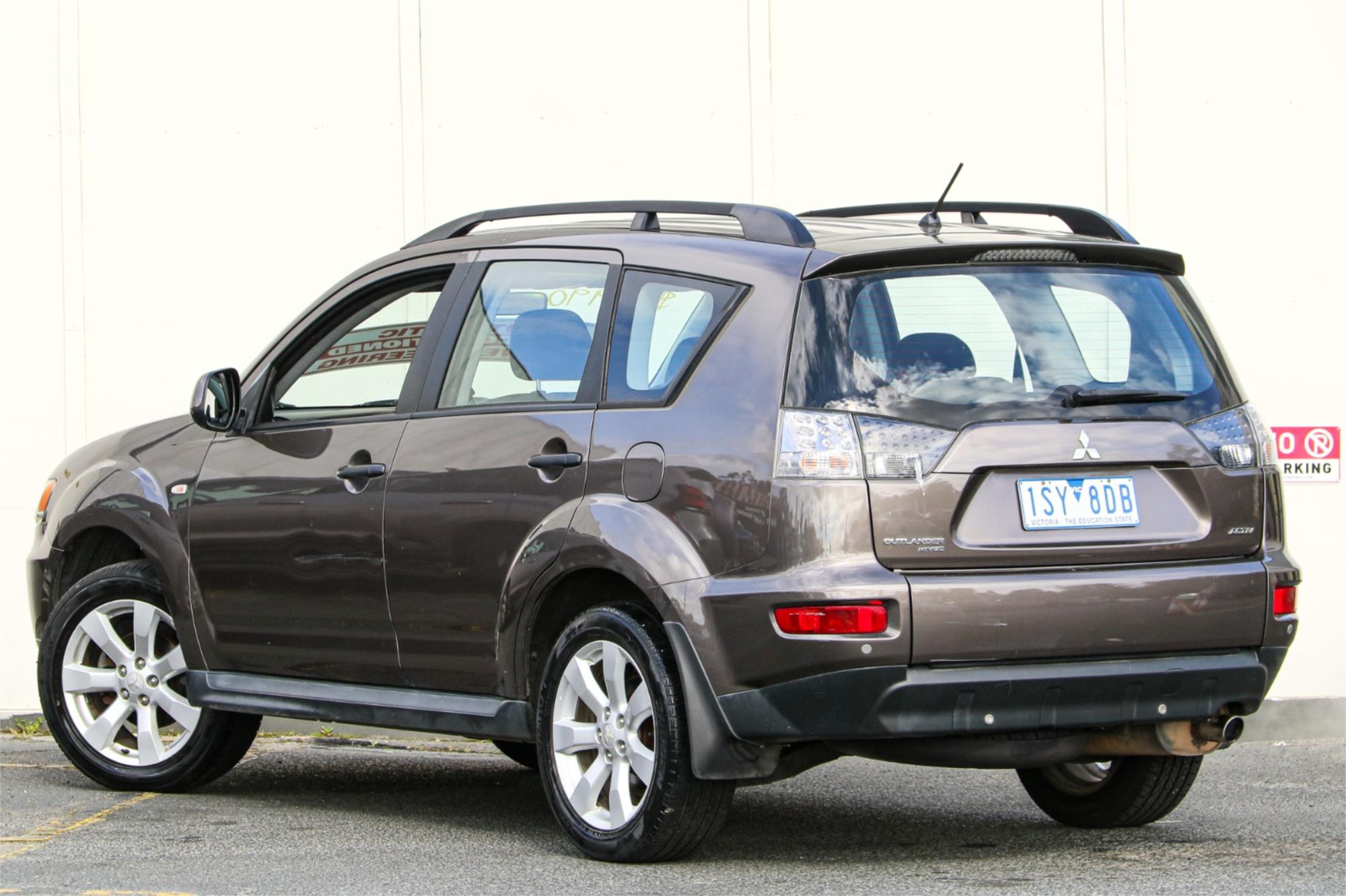 2011 MITSUBISHI OUTLANDER ZH MY11 LS (FWD) 5 SP MANUAL 4D WAGON