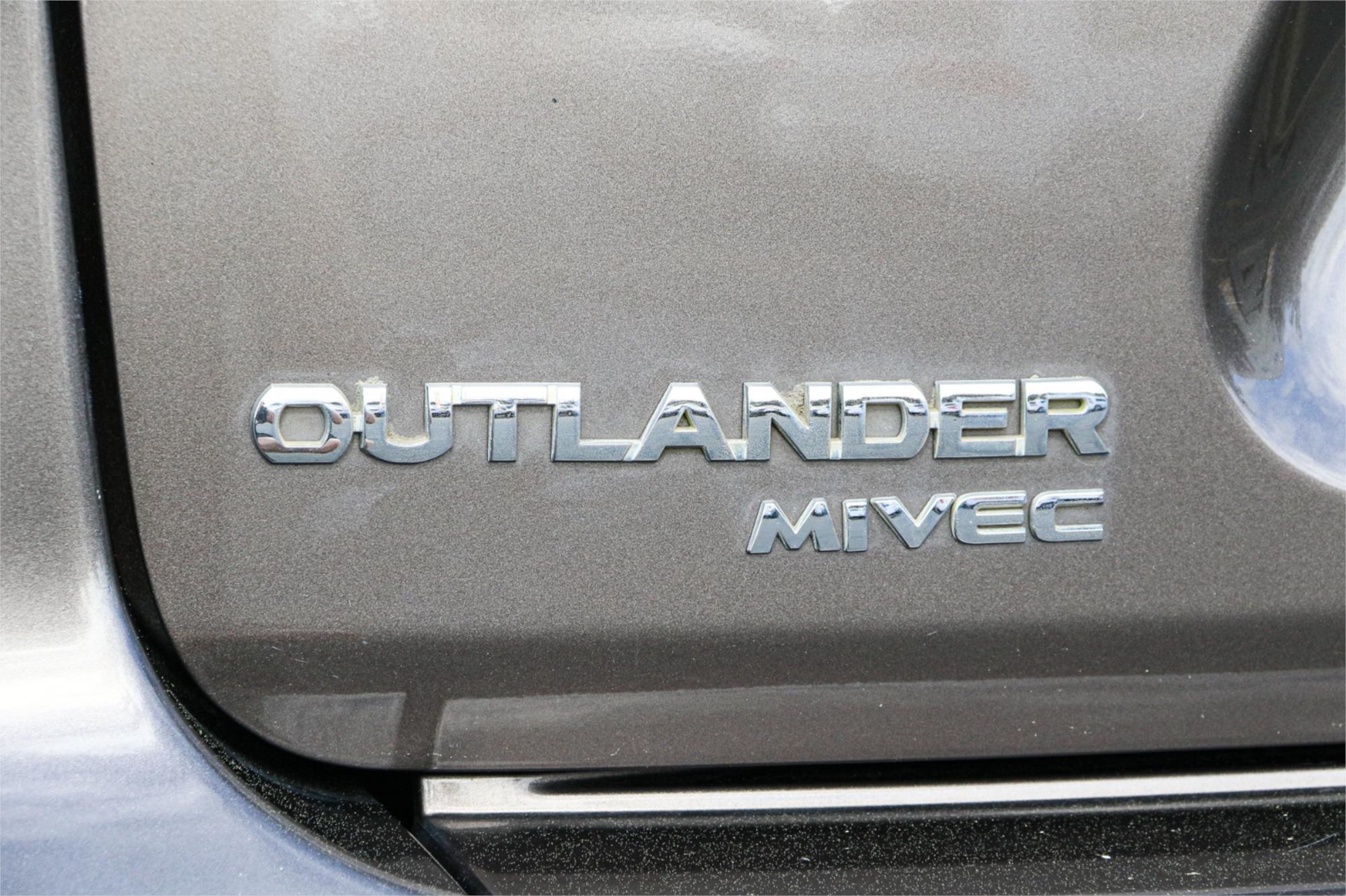 2011 MITSUBISHI OUTLANDER ZH MY11 LS (FWD) 5 SP MANUAL 4D WAGON