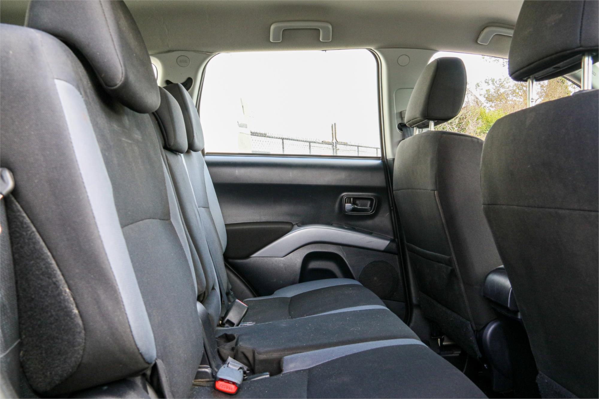 2011 MITSUBISHI OUTLANDER ZH MY11 LS (FWD) 5 SP MANUAL 4D WAGON