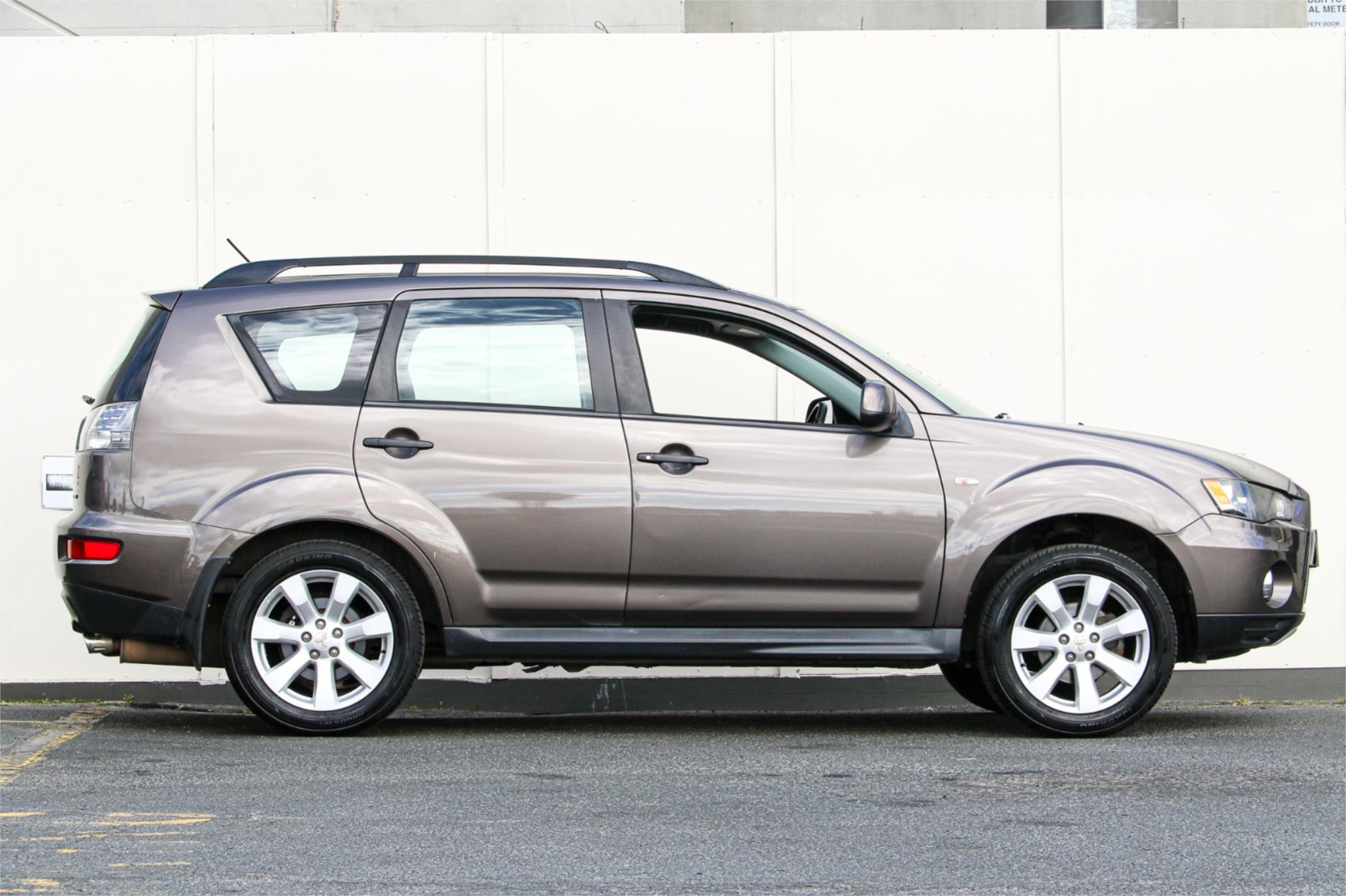 2011 MITSUBISHI OUTLANDER ZH MY11 LS (FWD) 5 SP MANUAL 4D WAGON