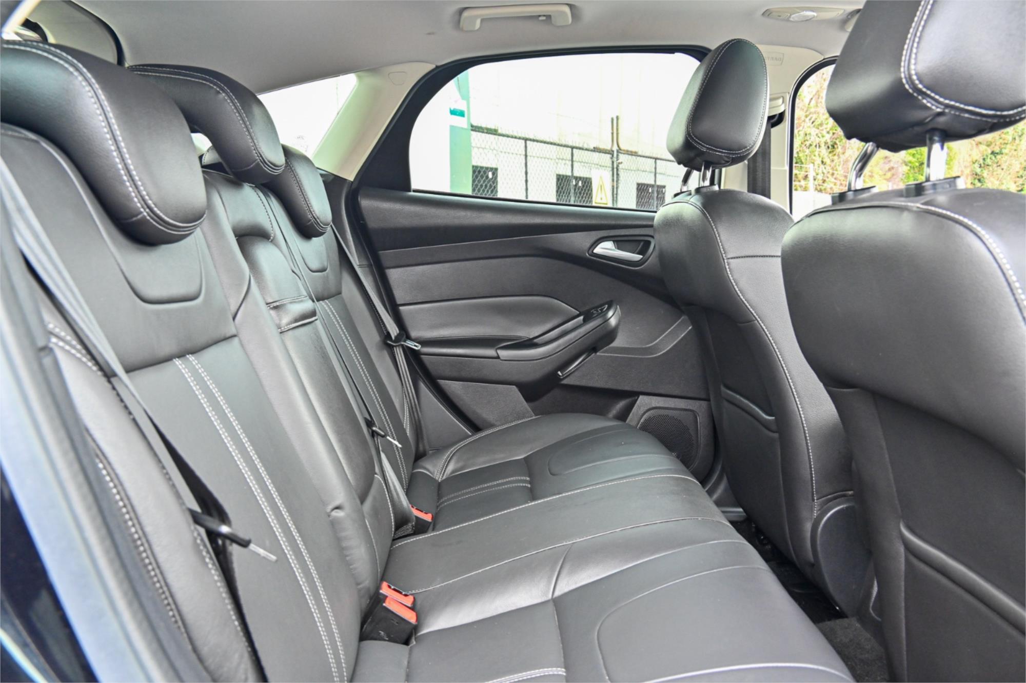 2014 FORD FOCUS LW MK2 MY14 TITANIUM 6 SP AUTOMATIC 5D HATCHBACK