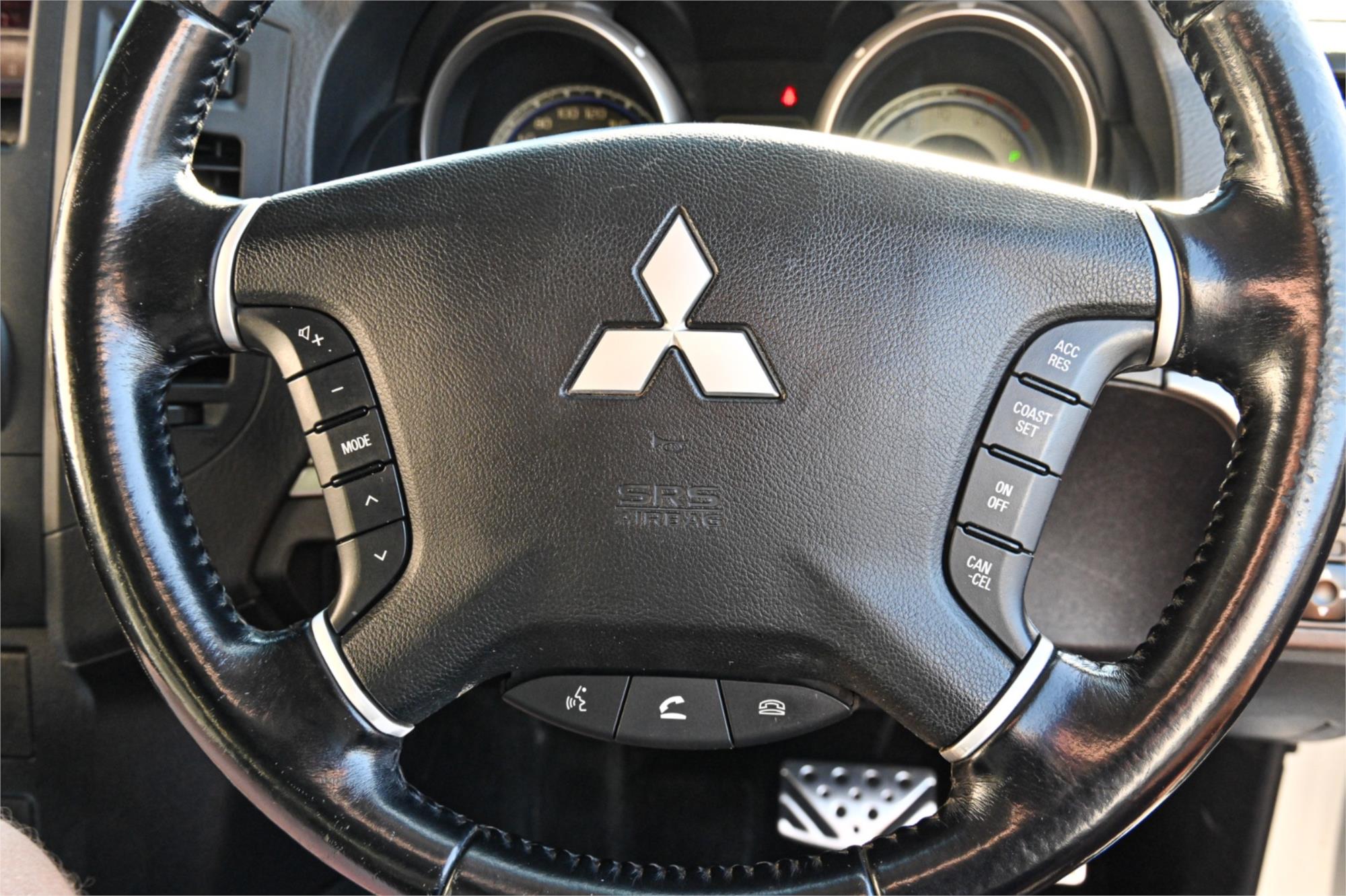 2011 MITSUBISHI PAJERO NW MY12 VR-X LWB (4x4) 5 SP AUTO SPORTS MODE 4D WAGON