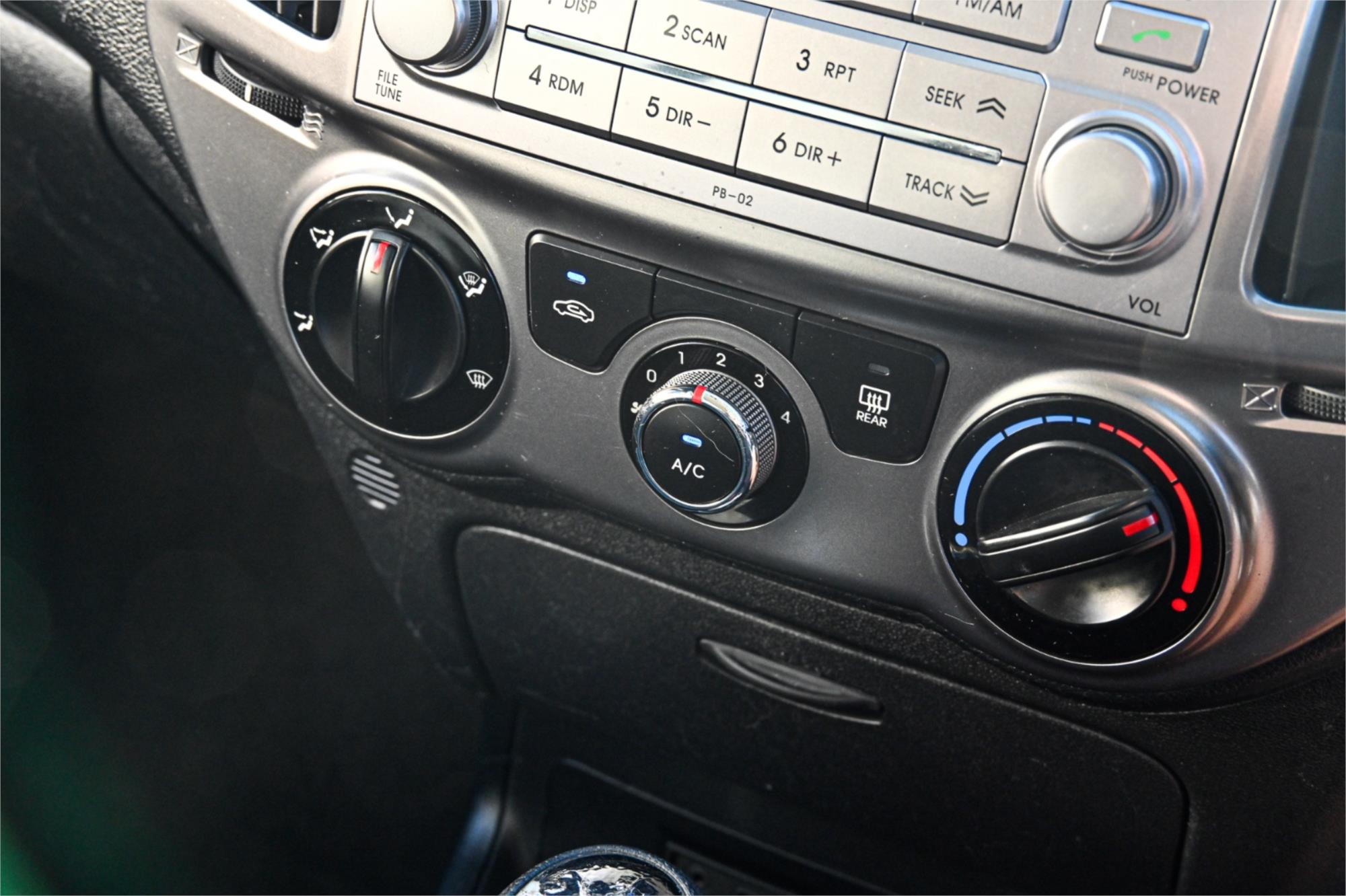 2013 HYUNDAI i20 PB MY12.5 ACTIVE 4 SP AUTOMATIC 3D HATCHBACK