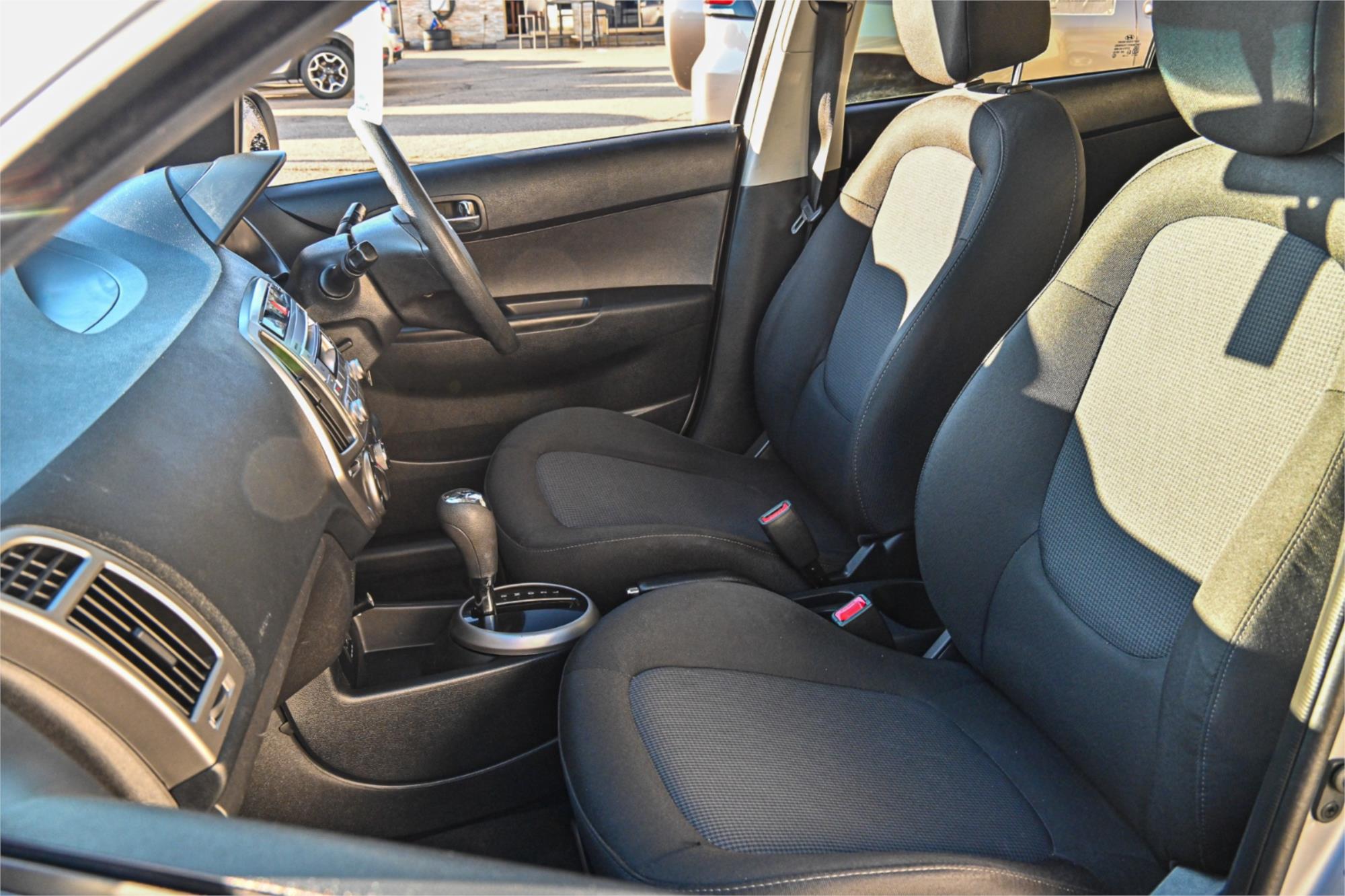 2013 HYUNDAI i20 PB MY12.5 ACTIVE 4 SP AUTOMATIC 3D HATCHBACK