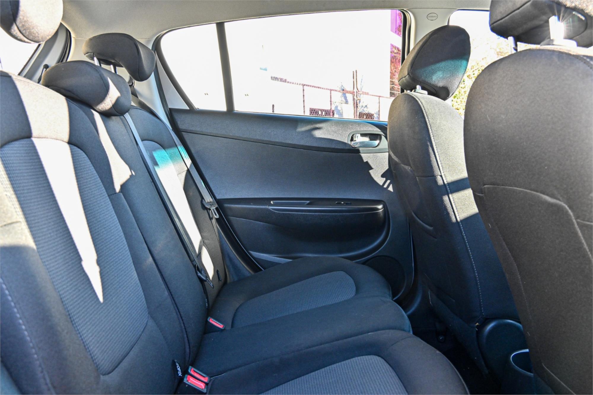2013 HYUNDAI i20 PB MY12.5 ACTIVE 4 SP AUTOMATIC 3D HATCHBACK