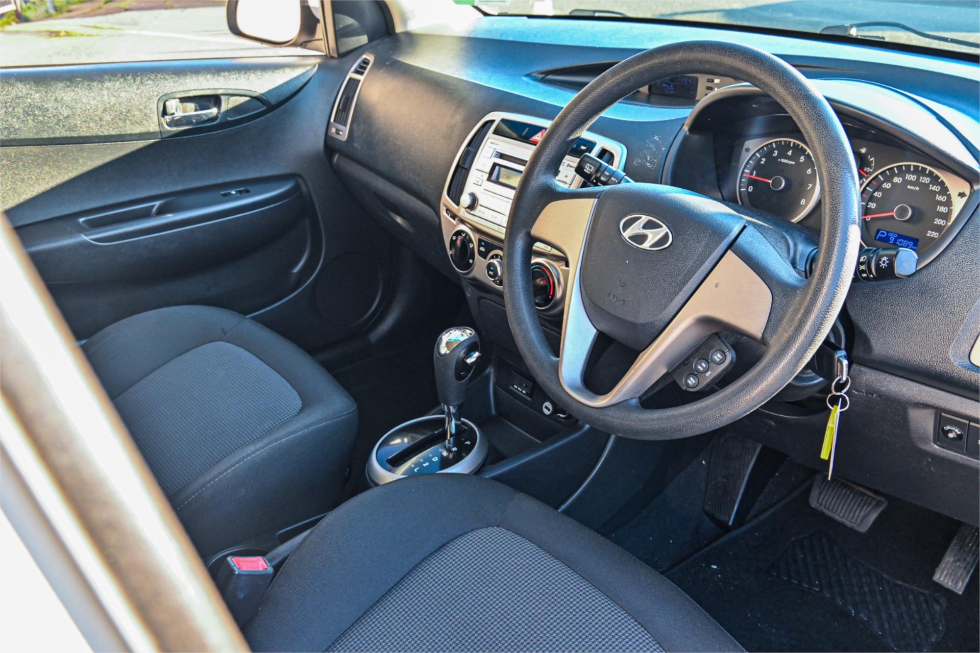 2013 HYUNDAI i20 PB MY12.5 ACTIVE 4 SP AUTOMATIC 3D HATCHBACK