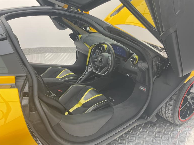 2018 McLAREN 720S MY18 PERFORMANCE 7 SP AUTO DUAL CLUTCH SEDAN