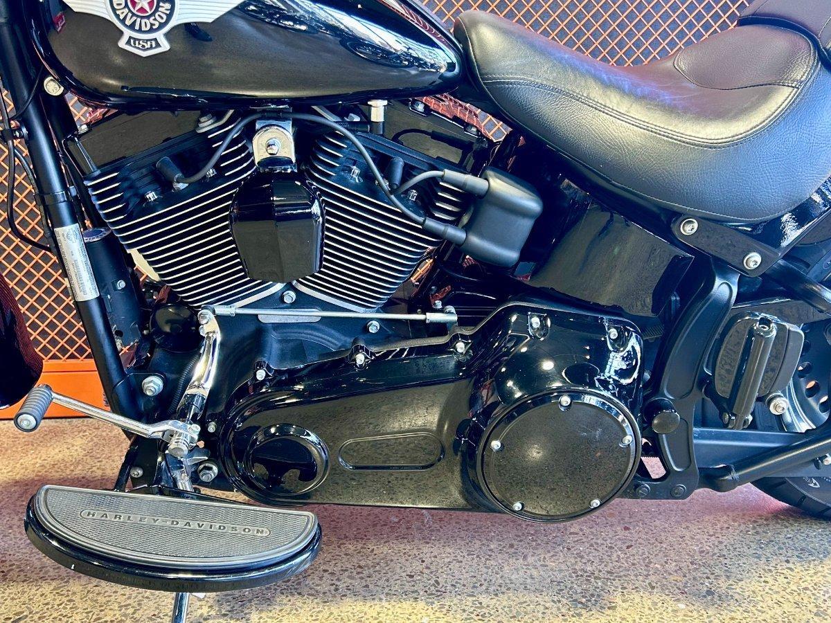 2017 HARLEY-DAVIDSON FLSTFBS FAT BOY S CRUISER