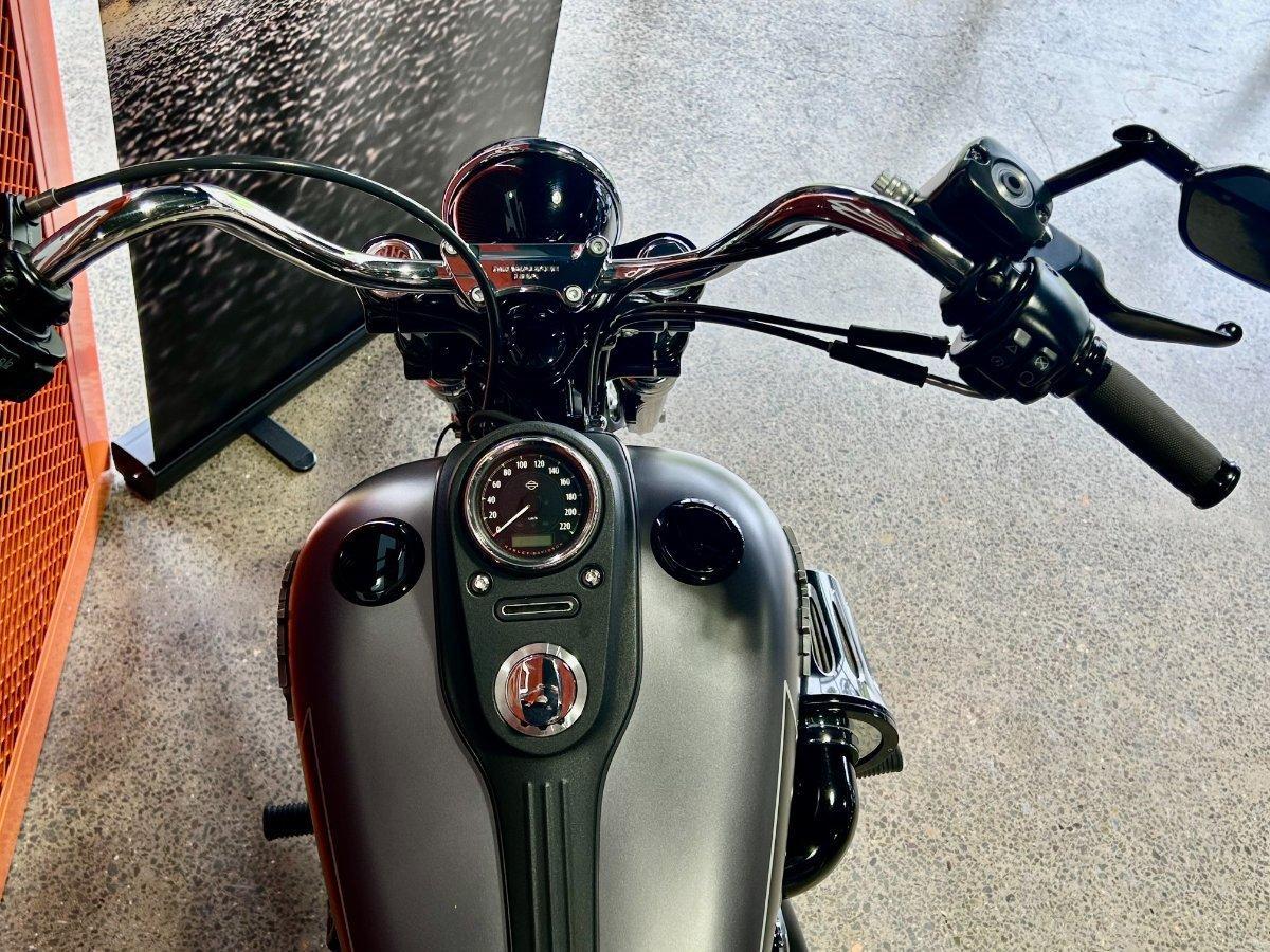 2017 HARLEY-DAVIDSON FXDB STREET BOB CRUISER