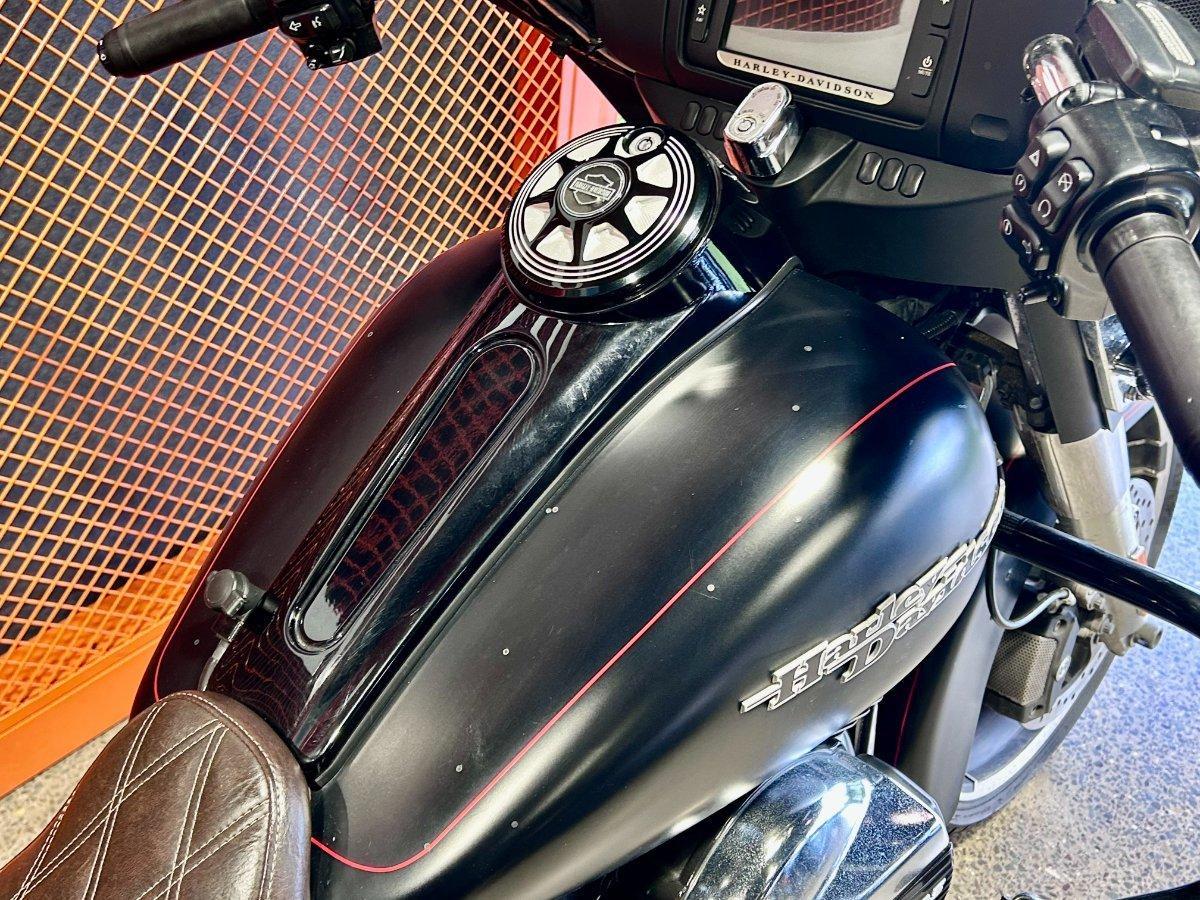 2015 HARLEY-DAVIDSON CVO STREET GLIDE CRUISER