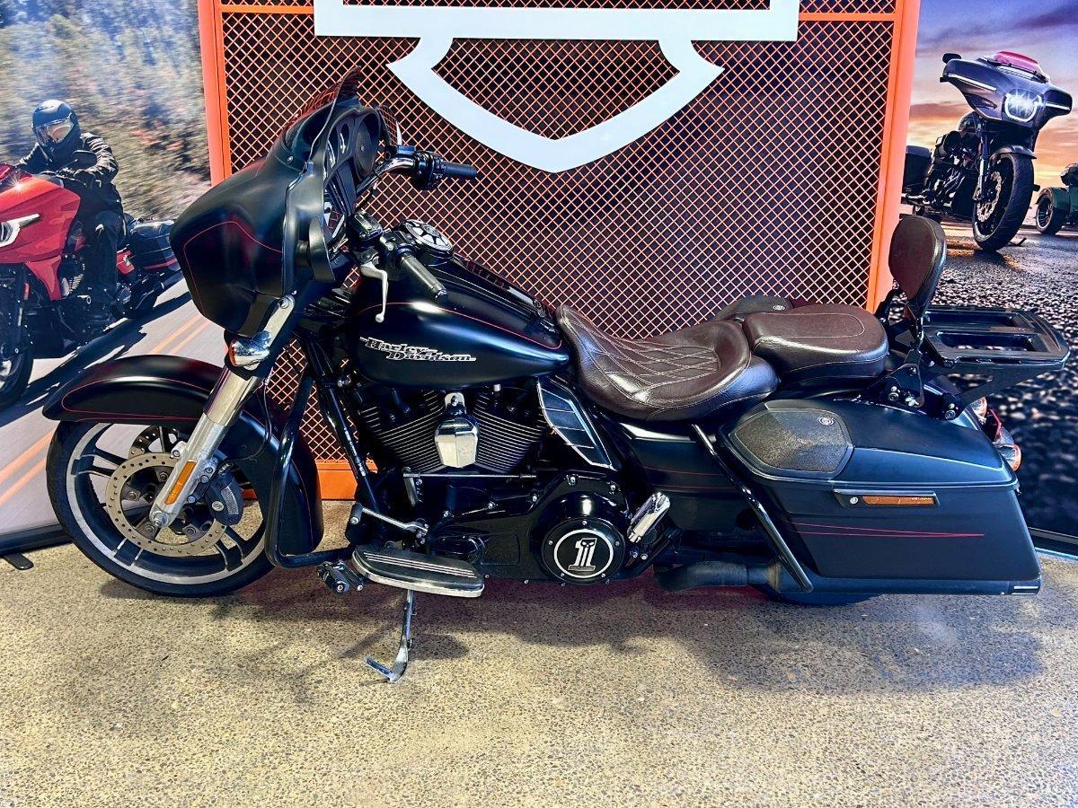 2015 HARLEY-DAVIDSON CVO STREET GLIDE CRUISER