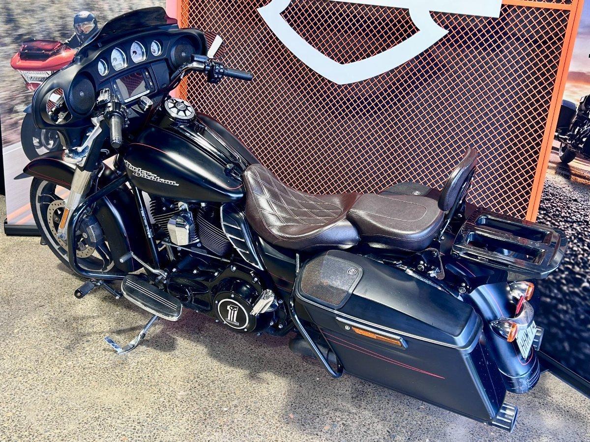 2015 HARLEY-DAVIDSON CVO STREET GLIDE CRUISER