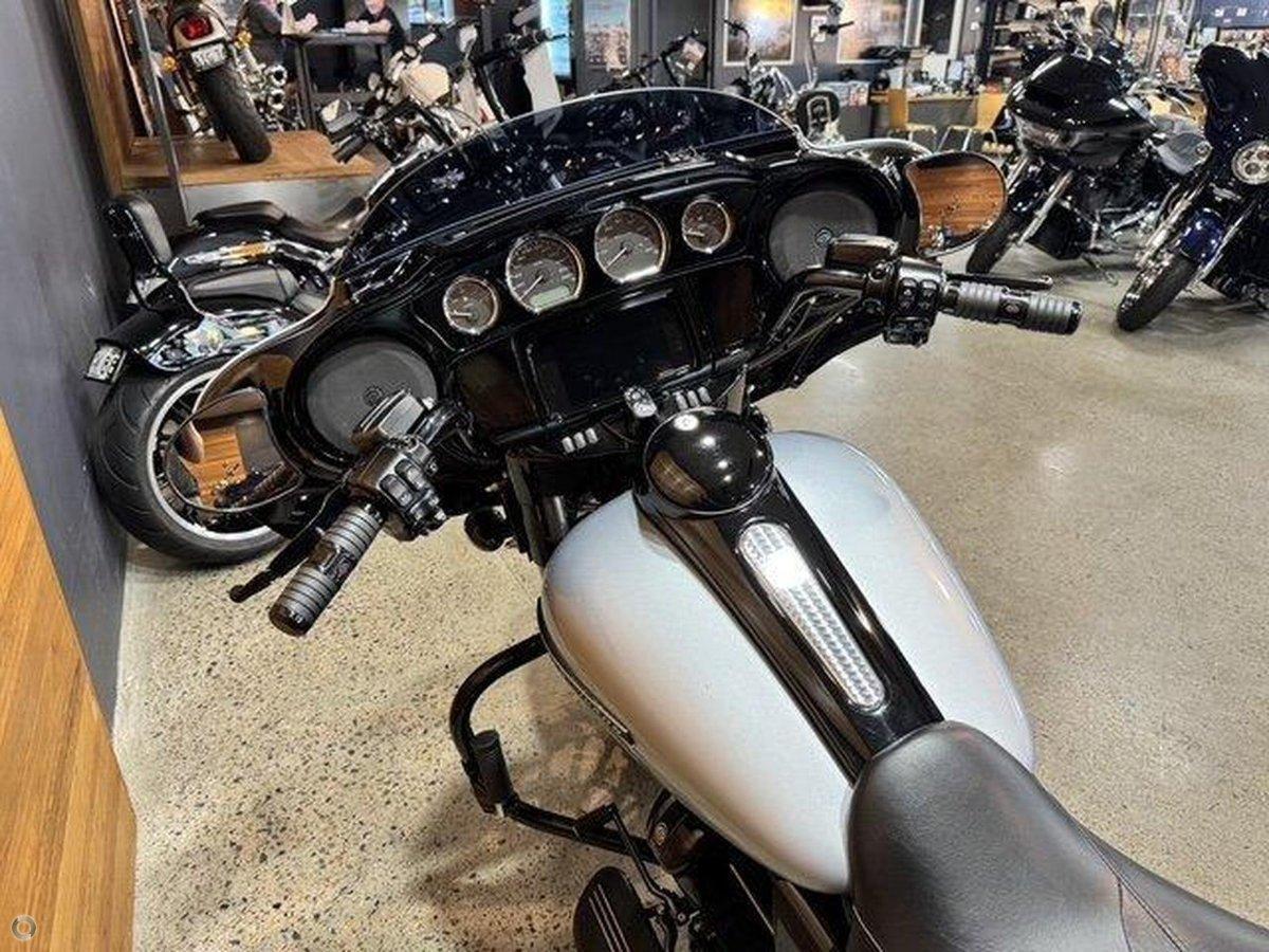 2019 HARLEY-DAVIDSON FLHXS STREET GLIDE SPECIAL CRUISER