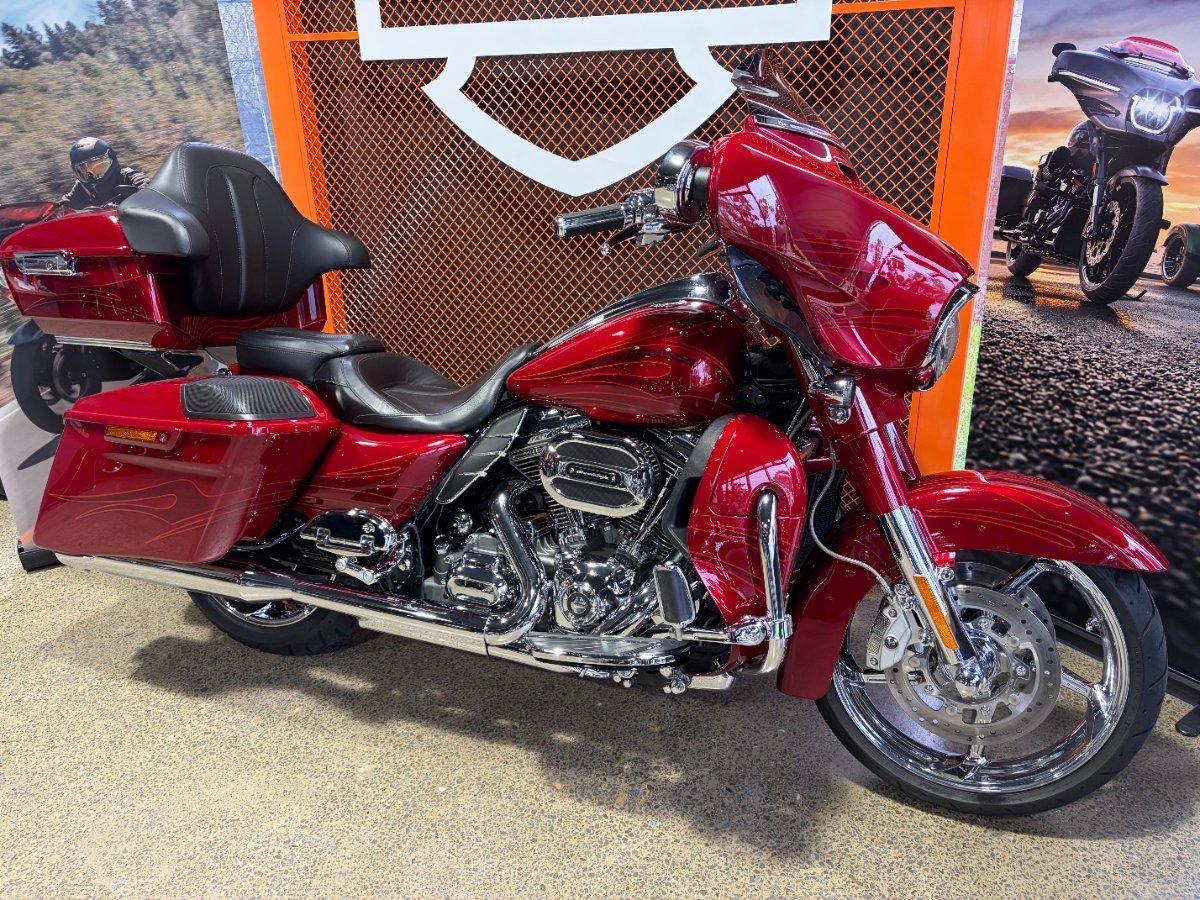 2016 HARLEY-DAVIDSON FLHXSE CVO STREET GLIDE CRUISER