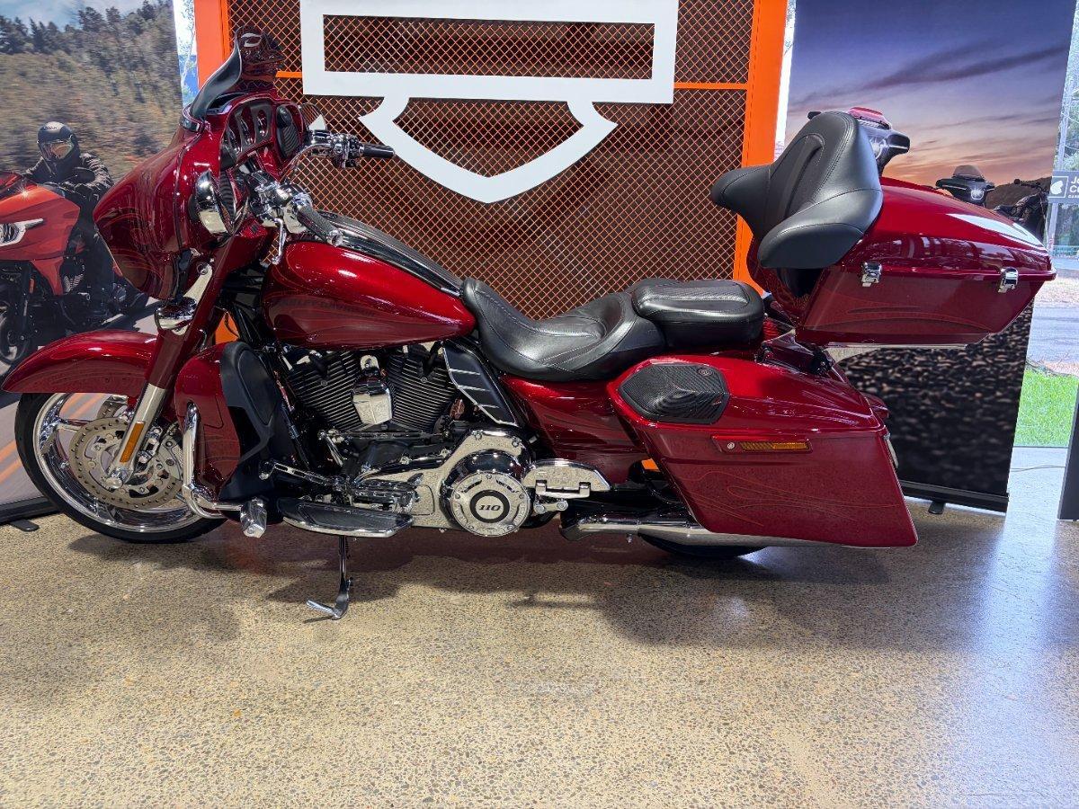 2016 HARLEY-DAVIDSON FLHXSE CVO STREET GLIDE CRUISER