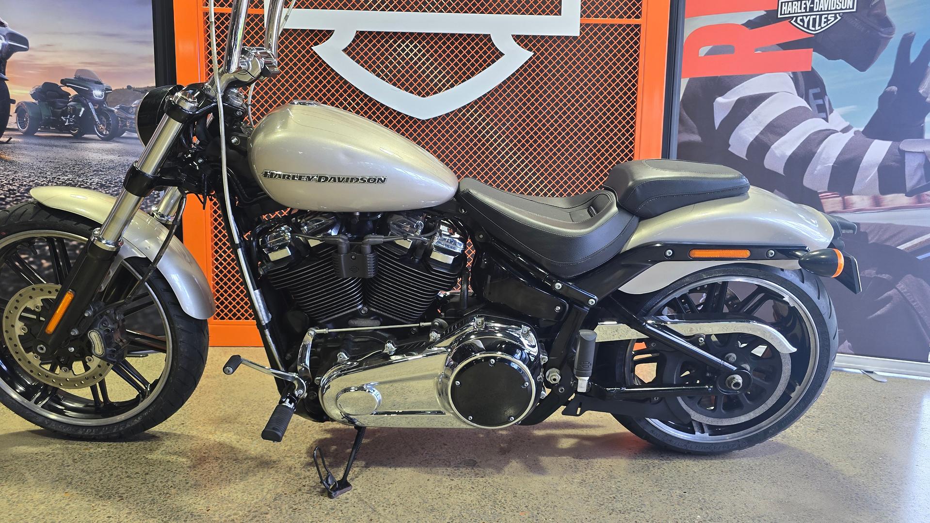 2018 HARLEY-DAVIDSON FXBR BREAKOUT CRUISER