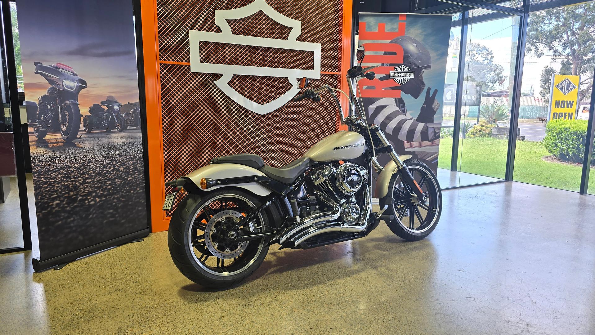2018 HARLEY-DAVIDSON FXBR BREAKOUT CRUISER