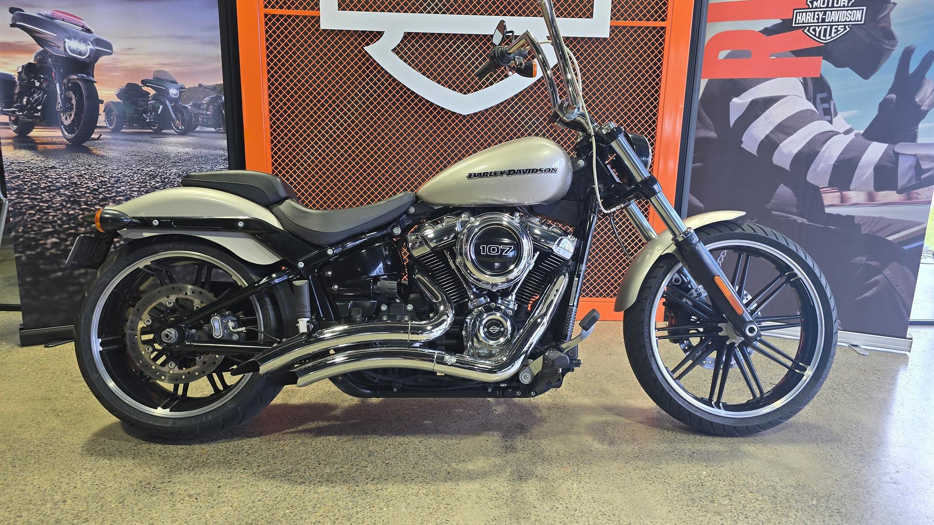 2018 HARLEY-DAVIDSON FXBR BREAKOUT CRUISER