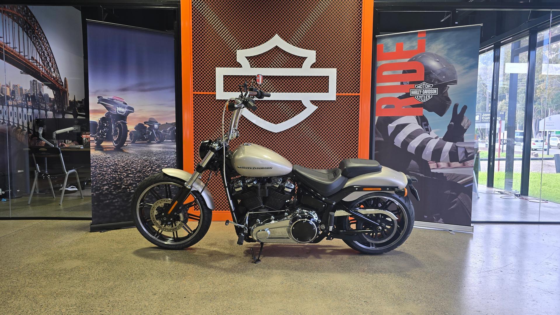 2018 HARLEY-DAVIDSON FXBR BREAKOUT CRUISER