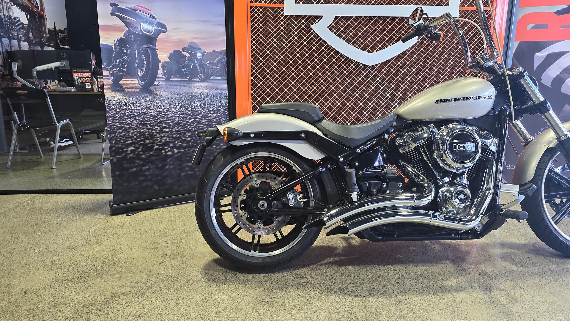 2018 HARLEY-DAVIDSON FXBR BREAKOUT CRUISER