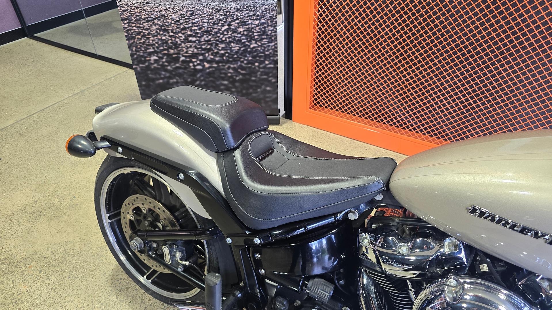 2018 HARLEY-DAVIDSON FXBR BREAKOUT CRUISER